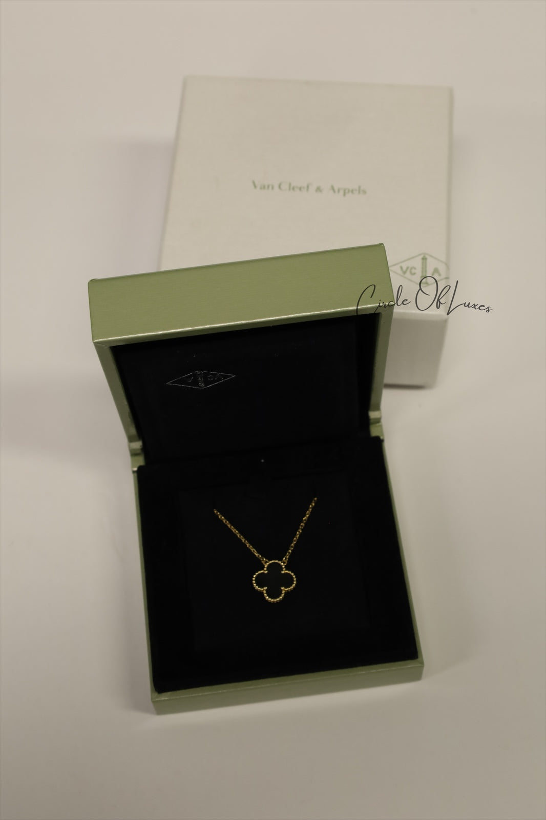 VANCLEEF & ARPELS VINTAGE ONYX PENDANT GHW