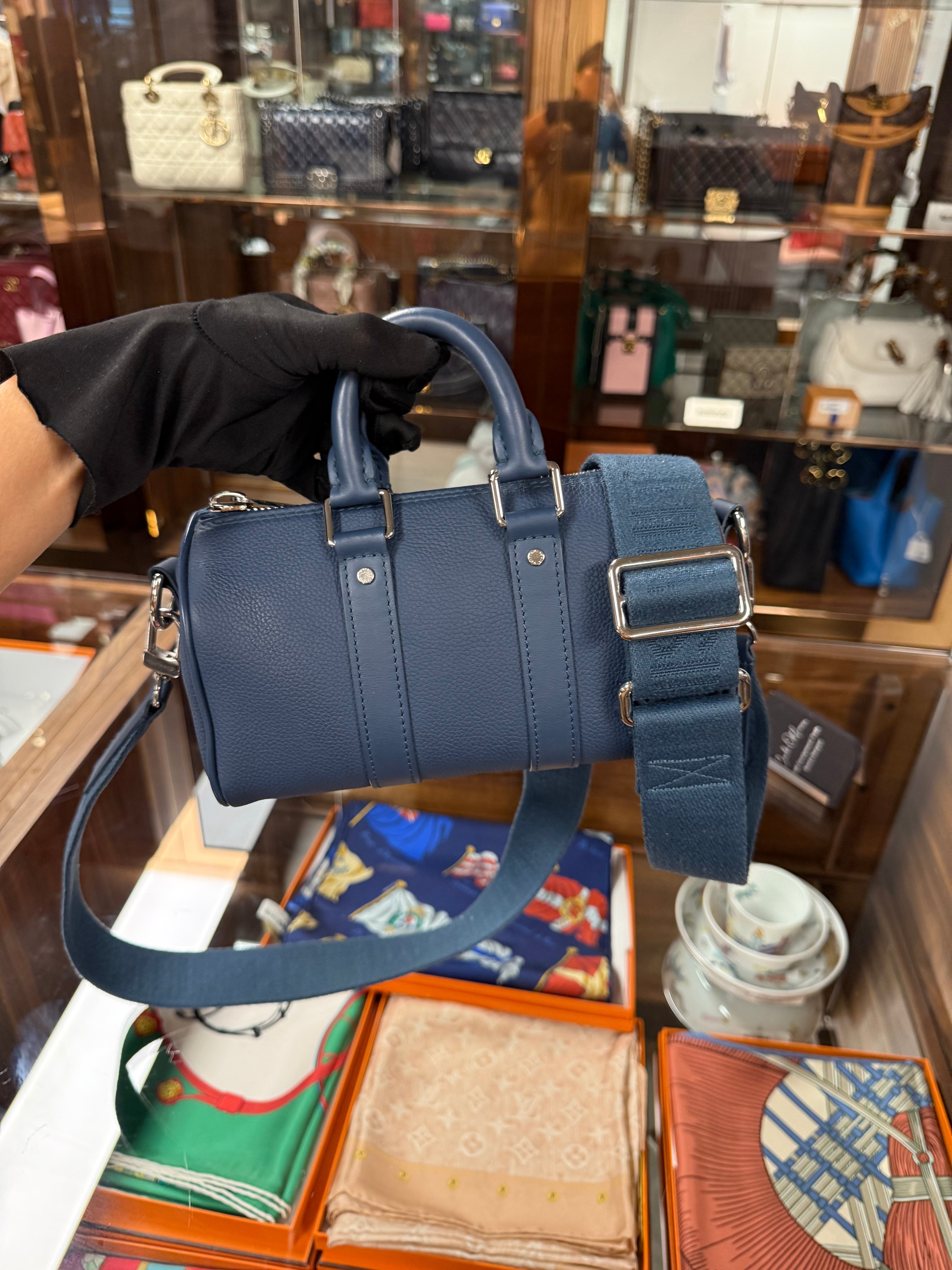 LOUIS VUITTON KEEPALL BLUE