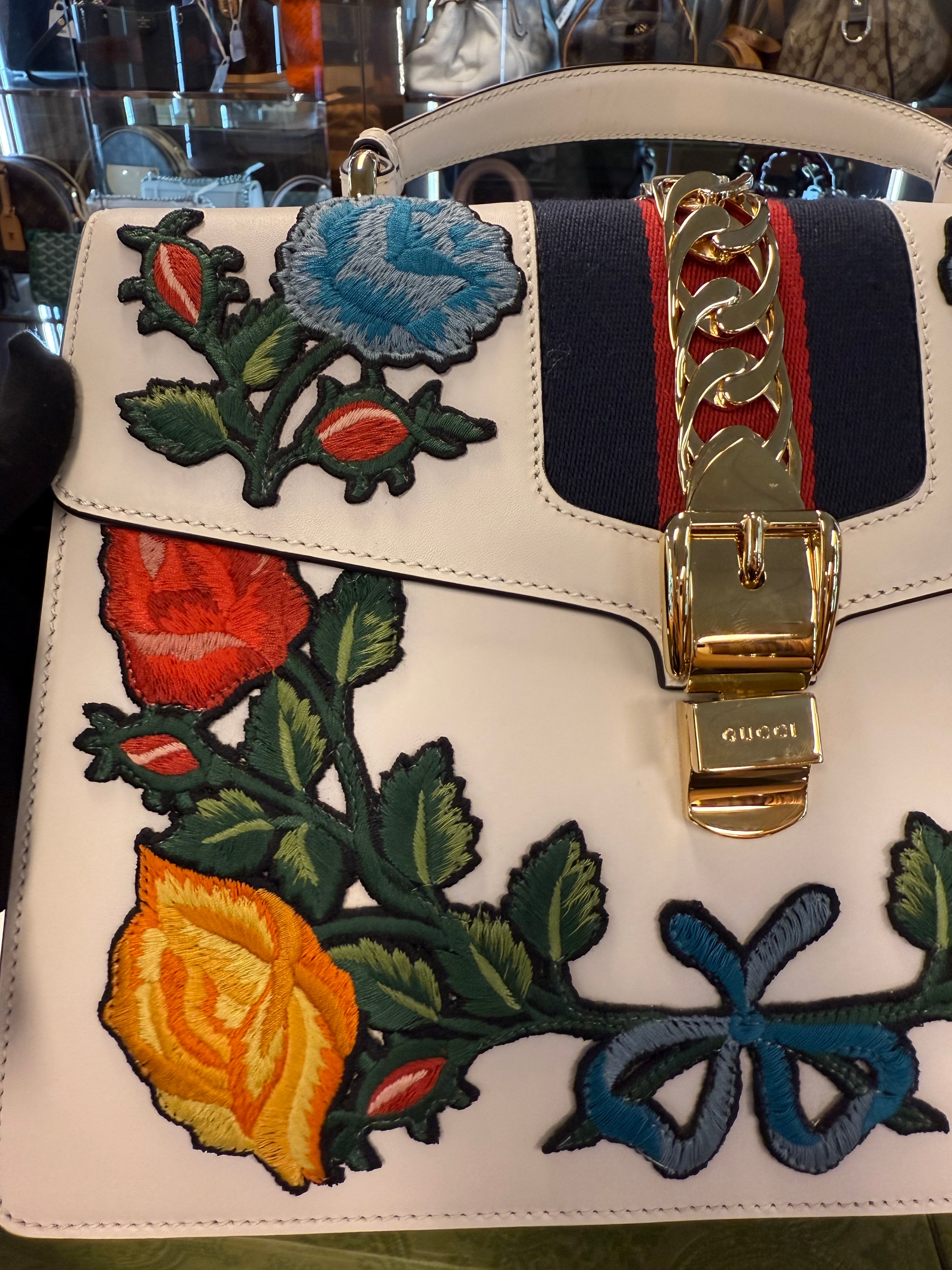 WHITE CLASKIN FLORAL EMBROIRED M TOP HANDLE