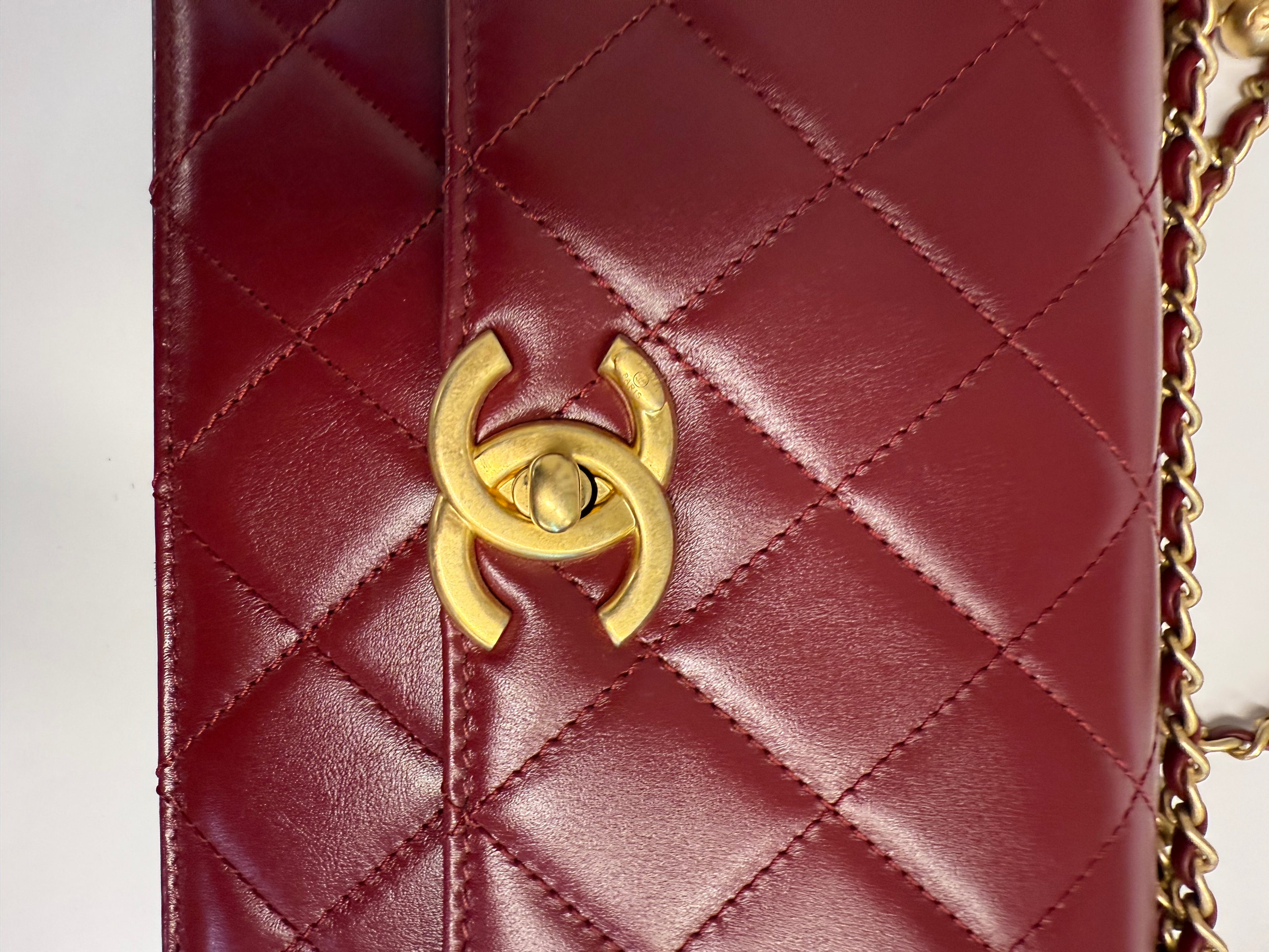 CHANEL 21A MEDIUM GOLD CRUSH FLAP BAG CALFSKIN BURGUNDY GHW 134887426