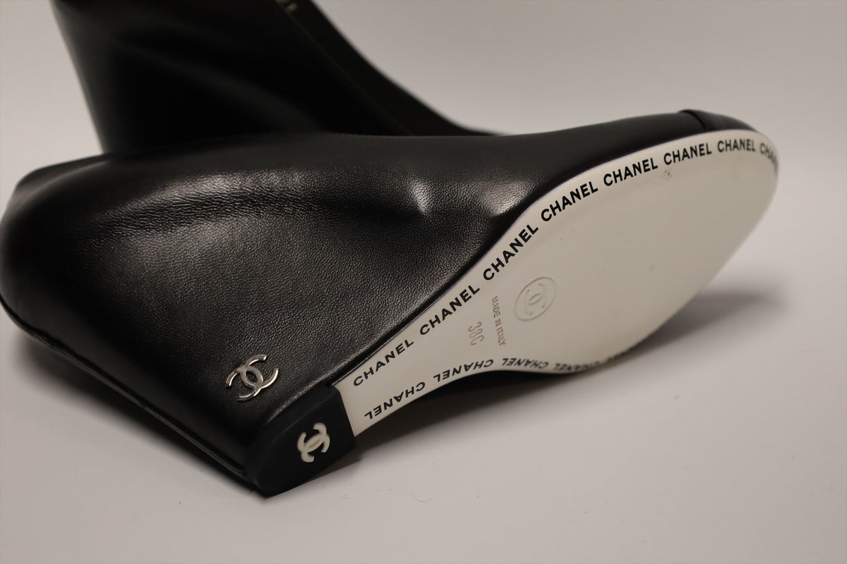 CHANEL BLACK LAMBSKIN WEDGES 38C