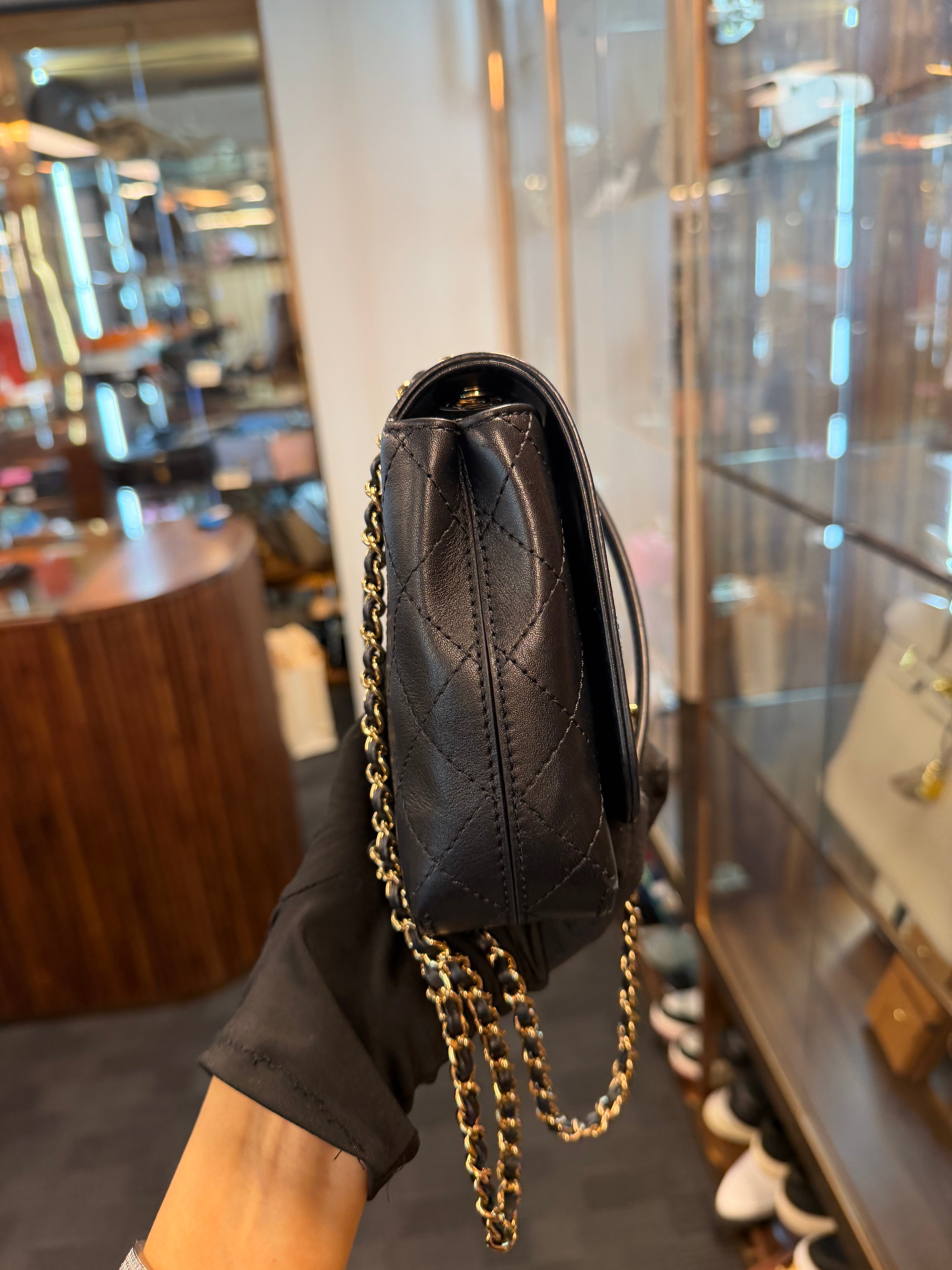 COVERED MATELASSE SMALL FLAP CLOSURE CHAIN CALFSKIN
