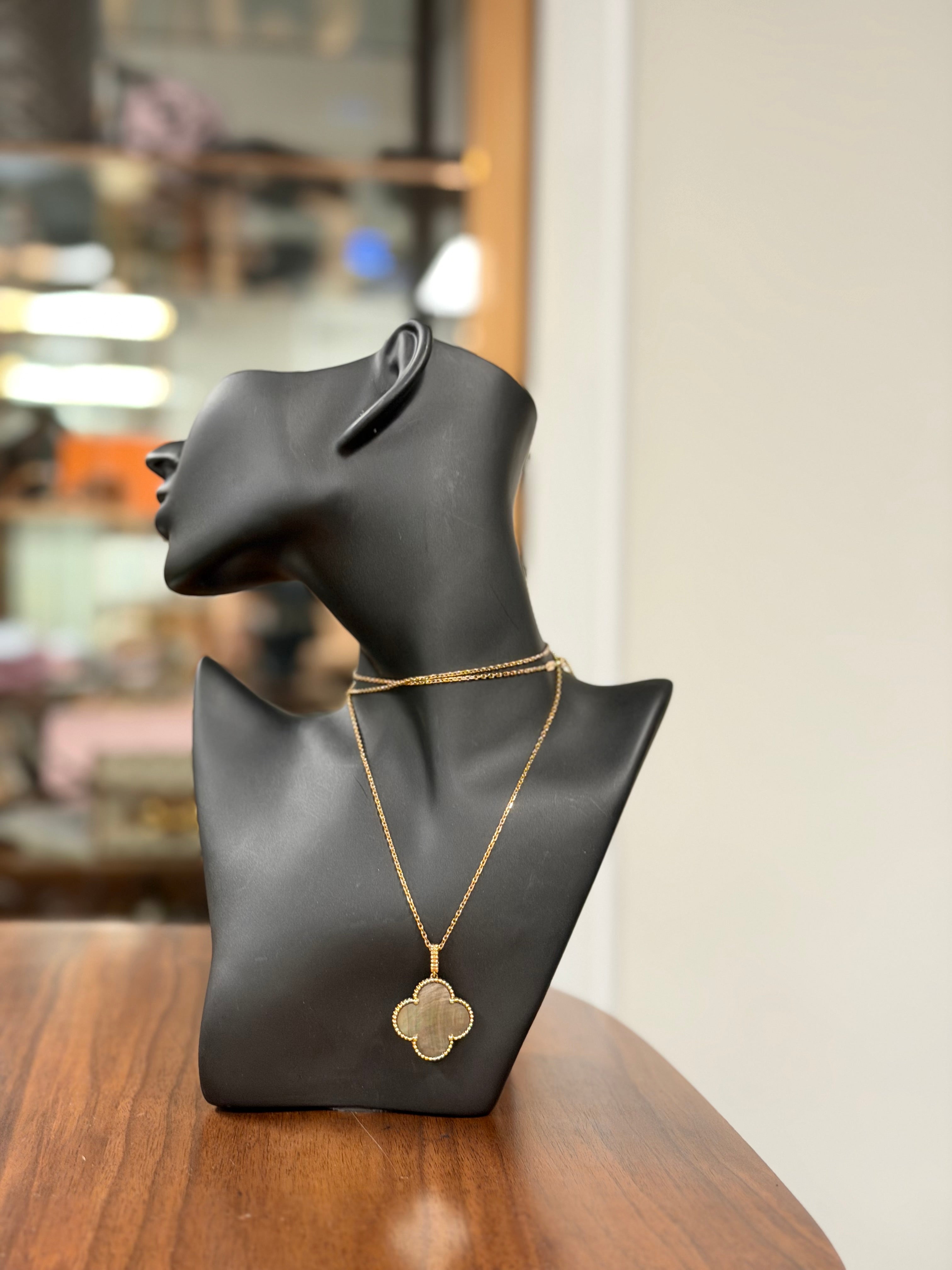 VANCLEEF & APRELS MAGIC GREY MOP RG LONG NECKLACE