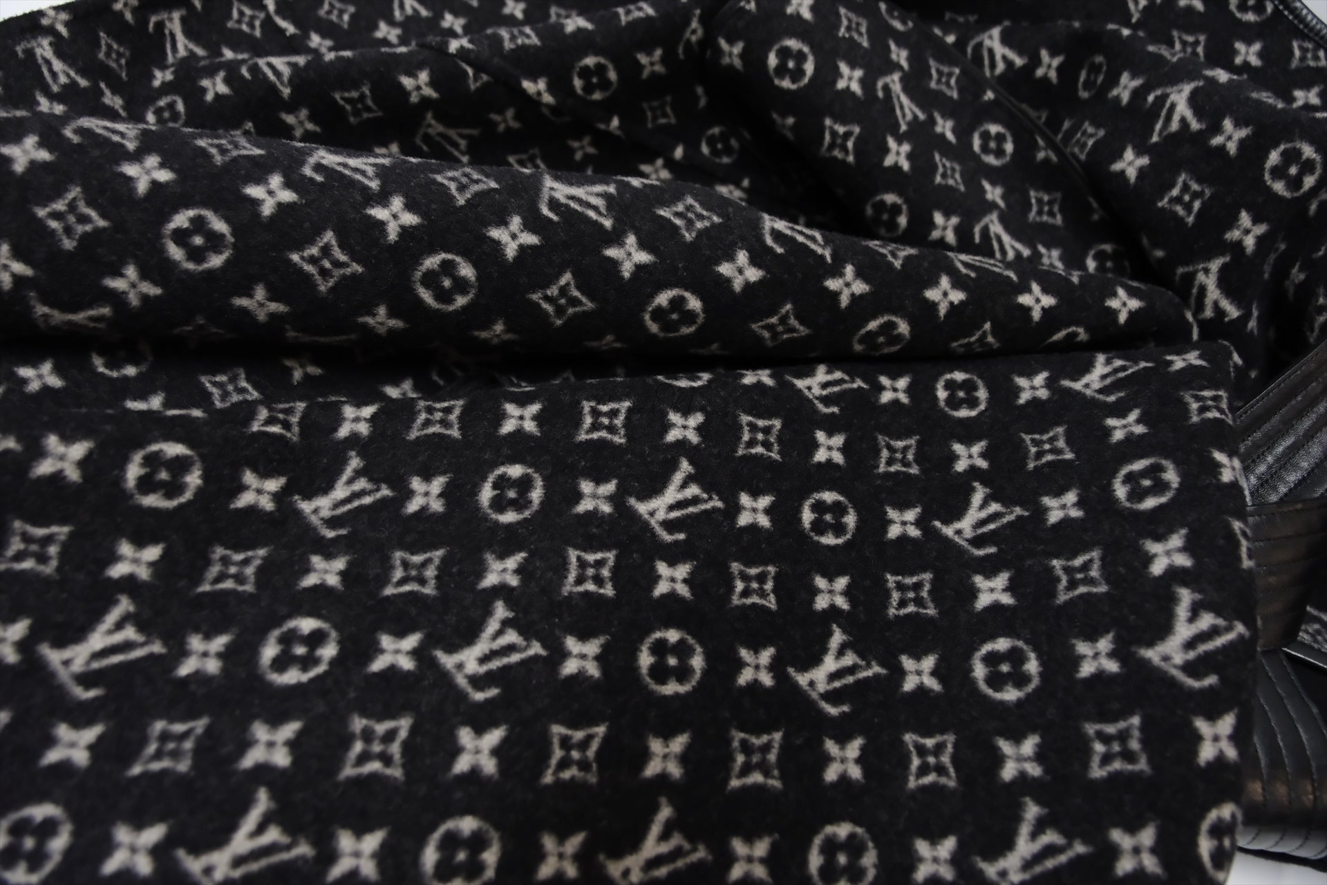 LOUIS VUITTON HOODED WRAP BLACK COAT SIZE 38