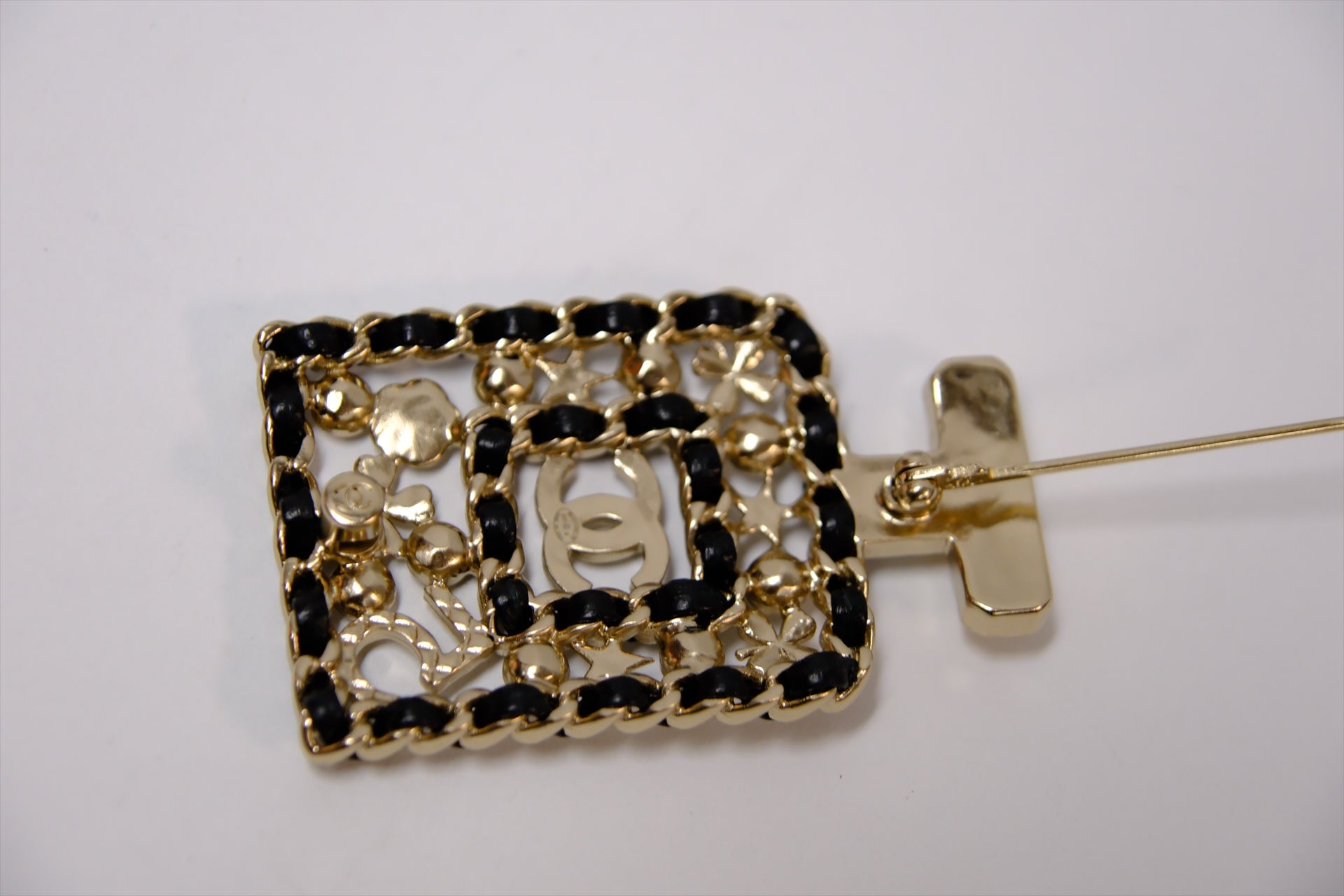 CHANEL PEFURME BOTTLE BROOCH METAL,PEARL,CRYSTAL
