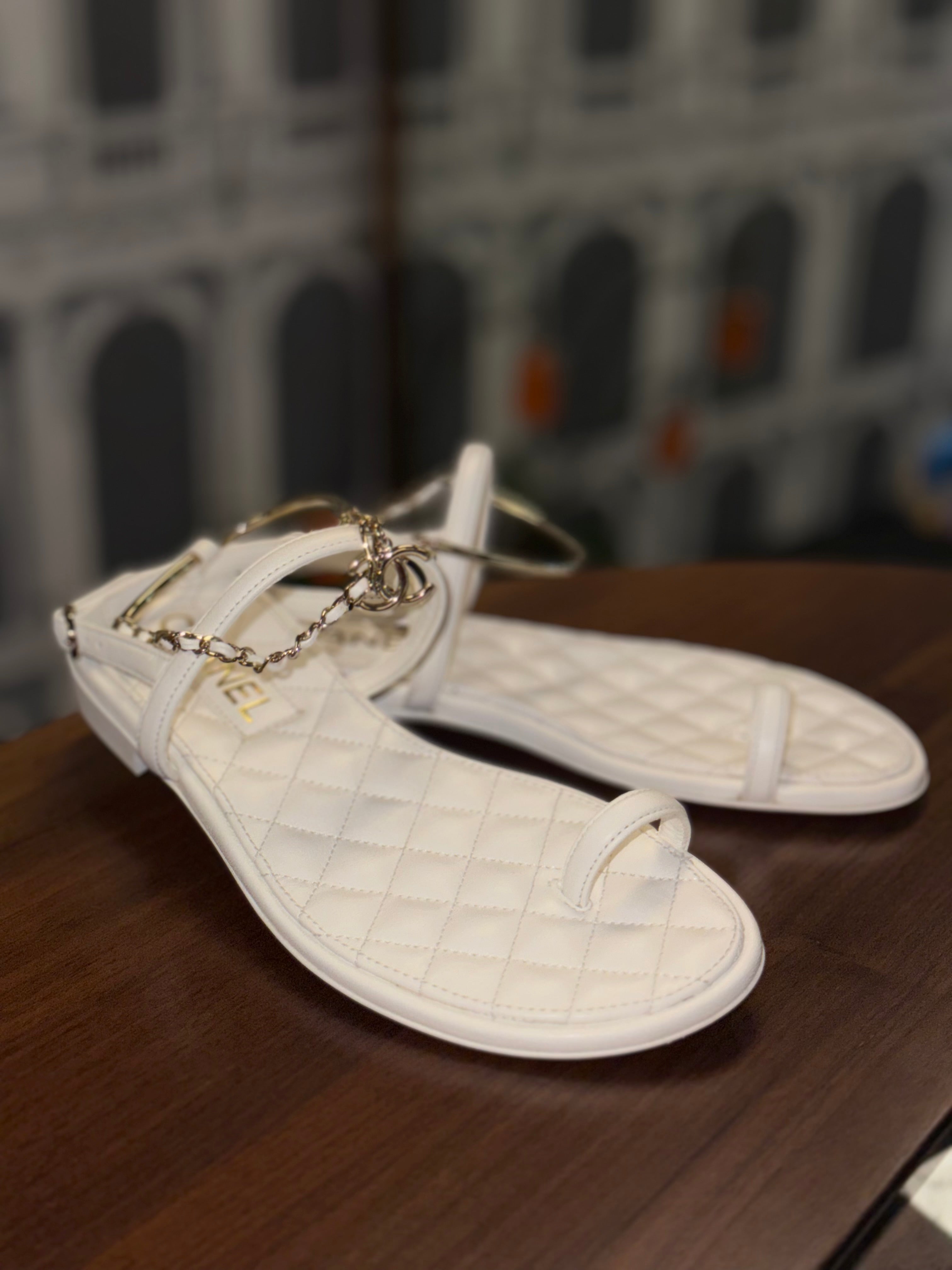 CHANEL WHITE SANDAL 36C