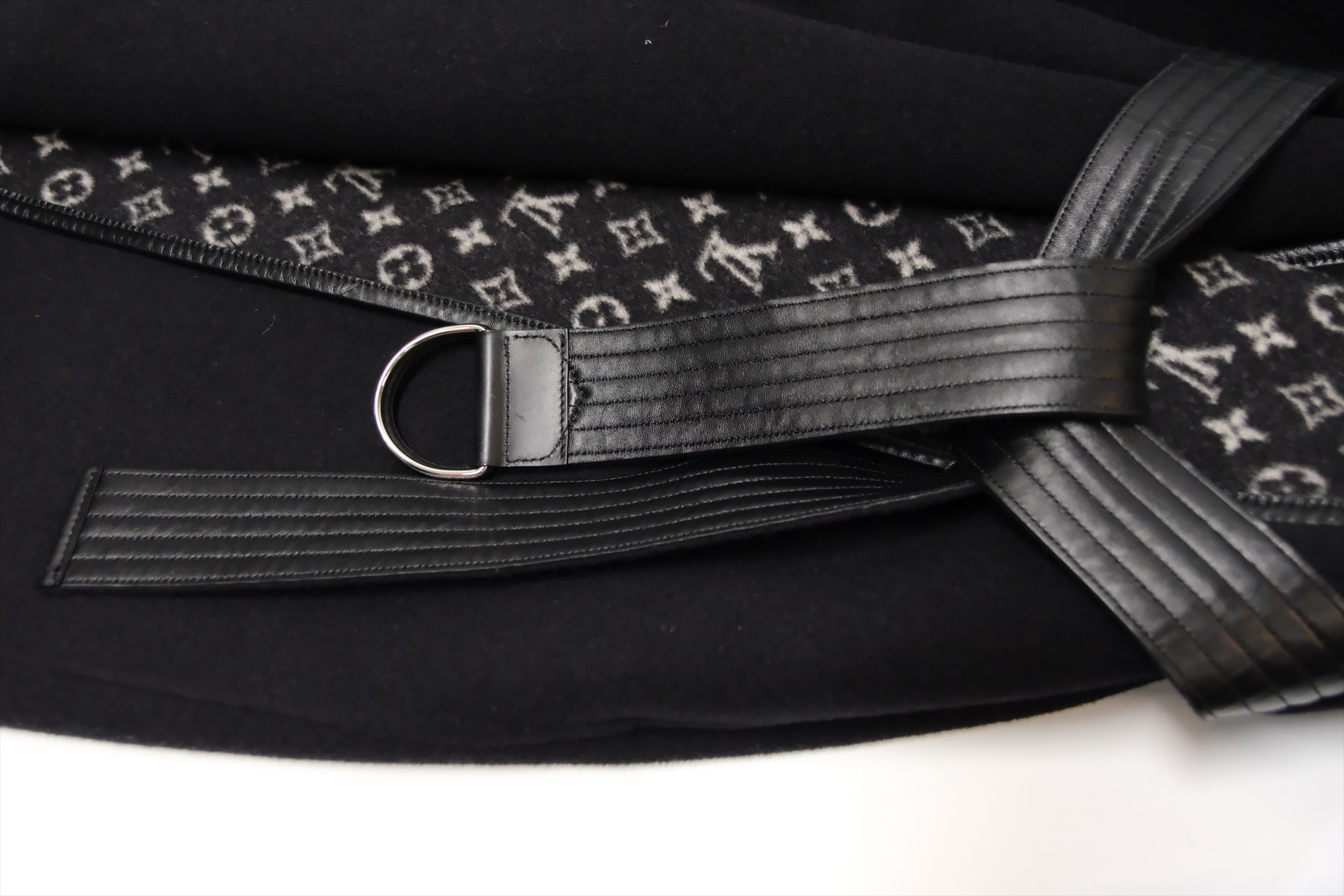 LOUIS VUITTON HOODED WRAP BLACK COAT SIZE 38