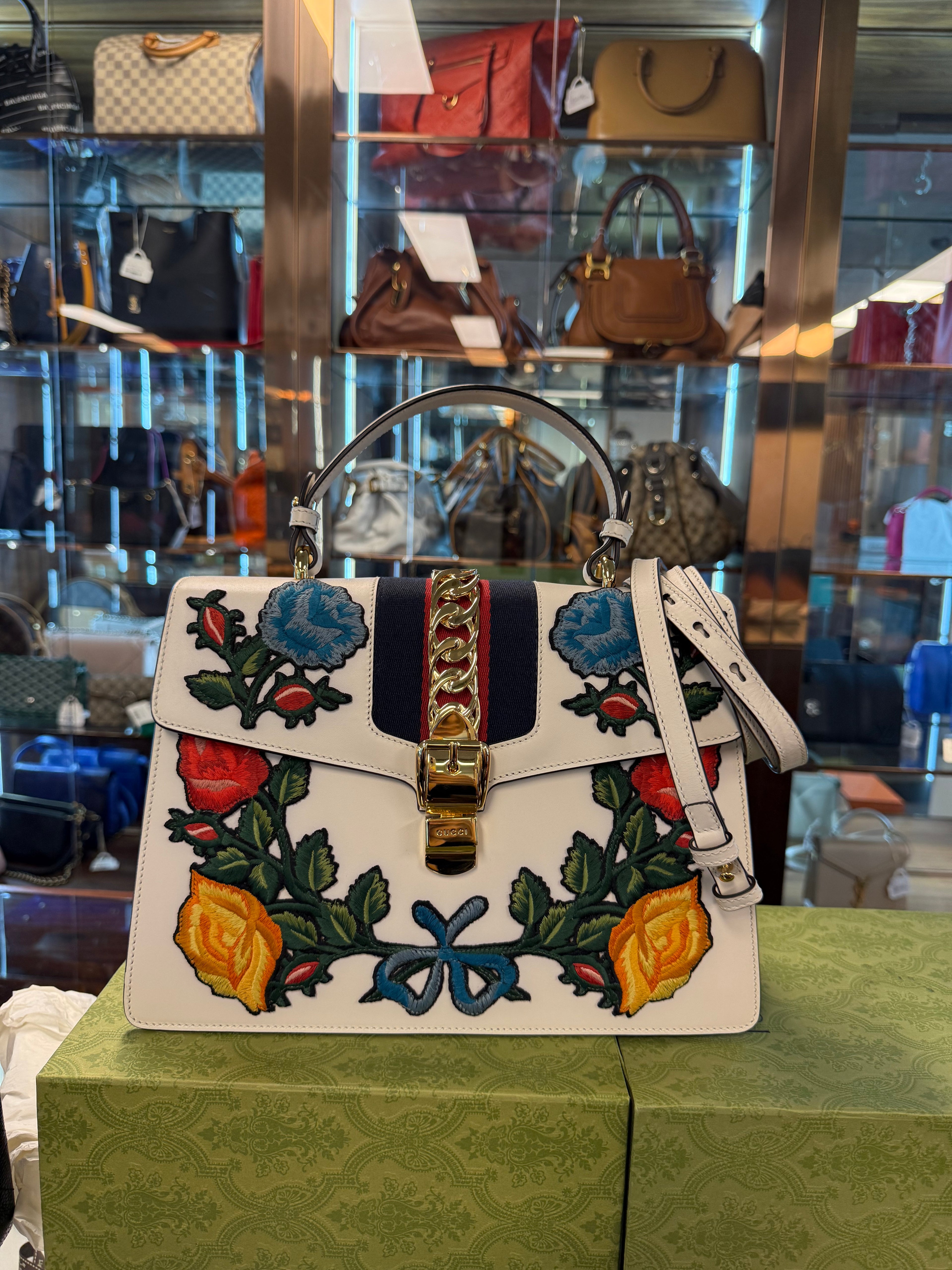 WHITE CLASKIN FLORAL EMBROIRED M TOP HANDLE