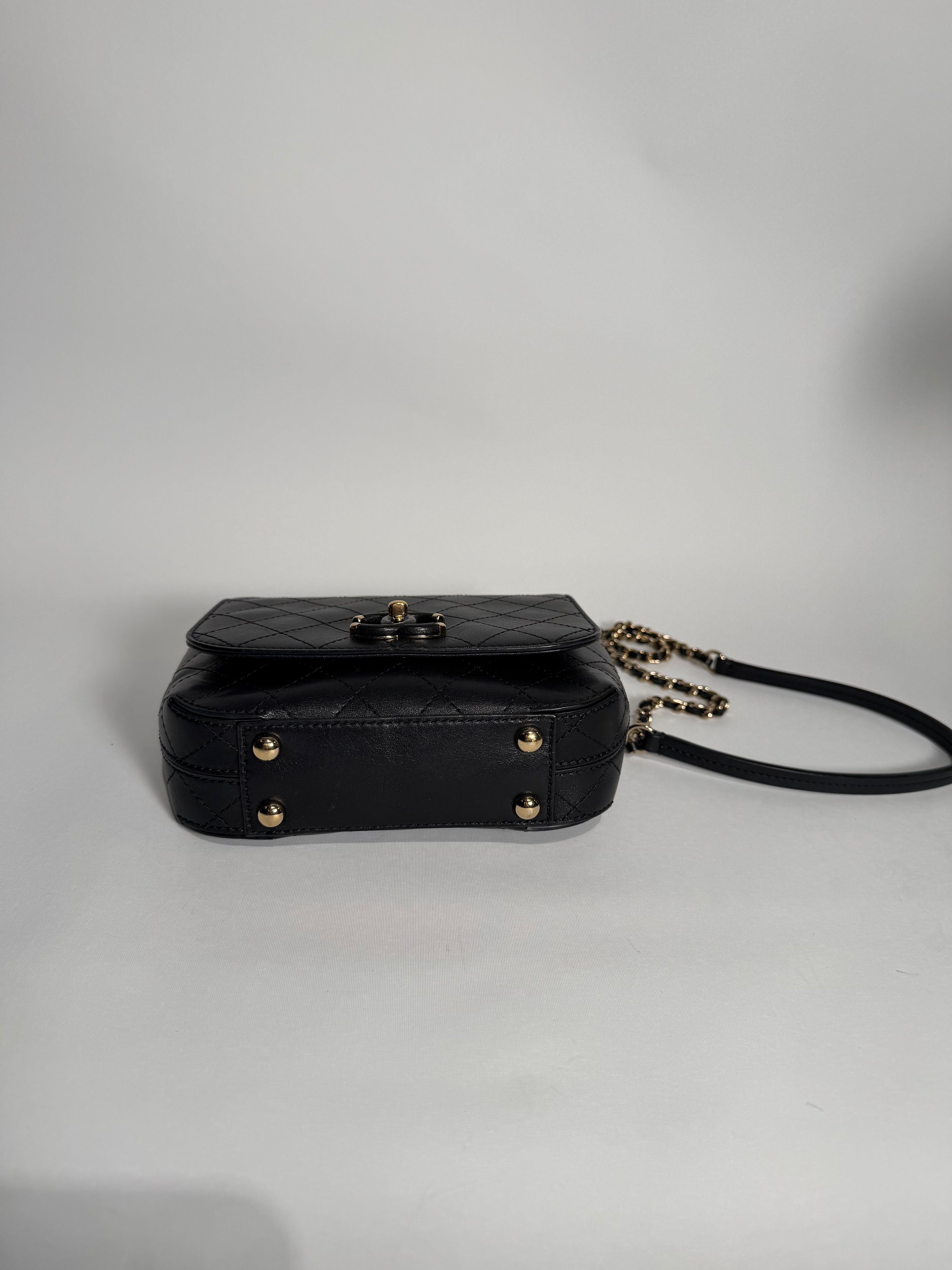 COVERED MATELASSE SMALL FLAP CLOSURE CHAIN CALFSKIN