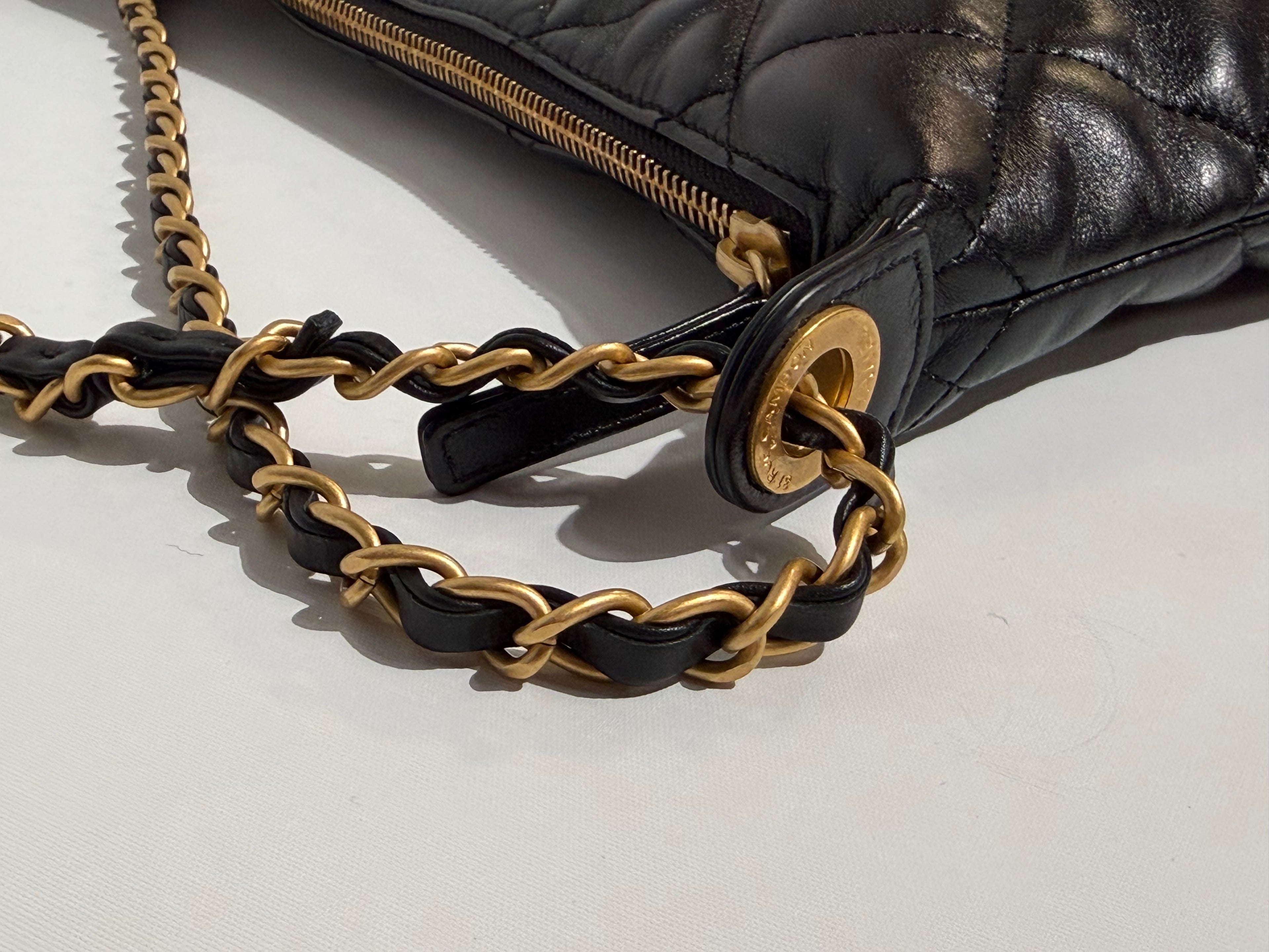 CHANEL HOBO 25s 26cm BLACK GHW (FULLSET)