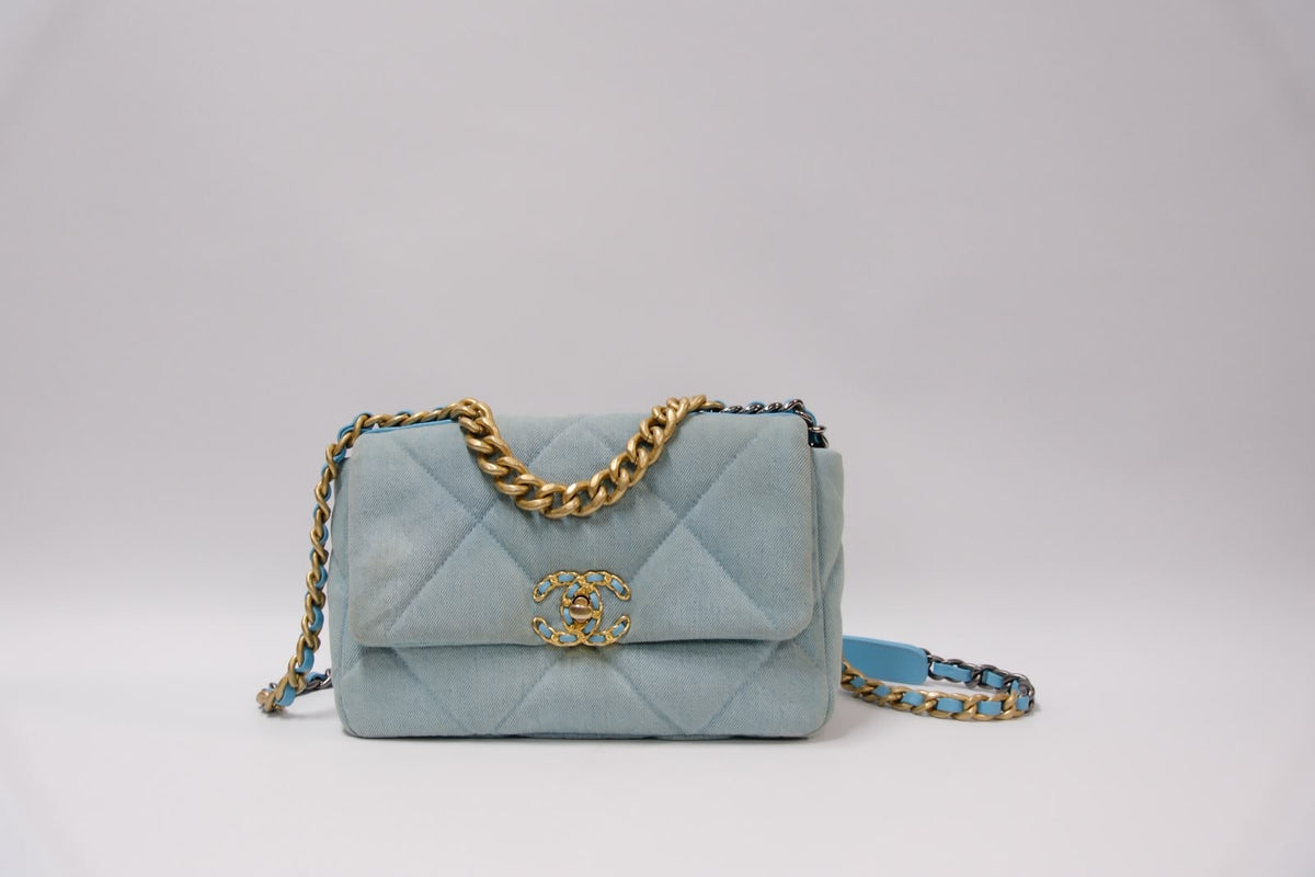 CHANEL 19 SMALL FLAP BAG IN LIGHT BLUE DENIM