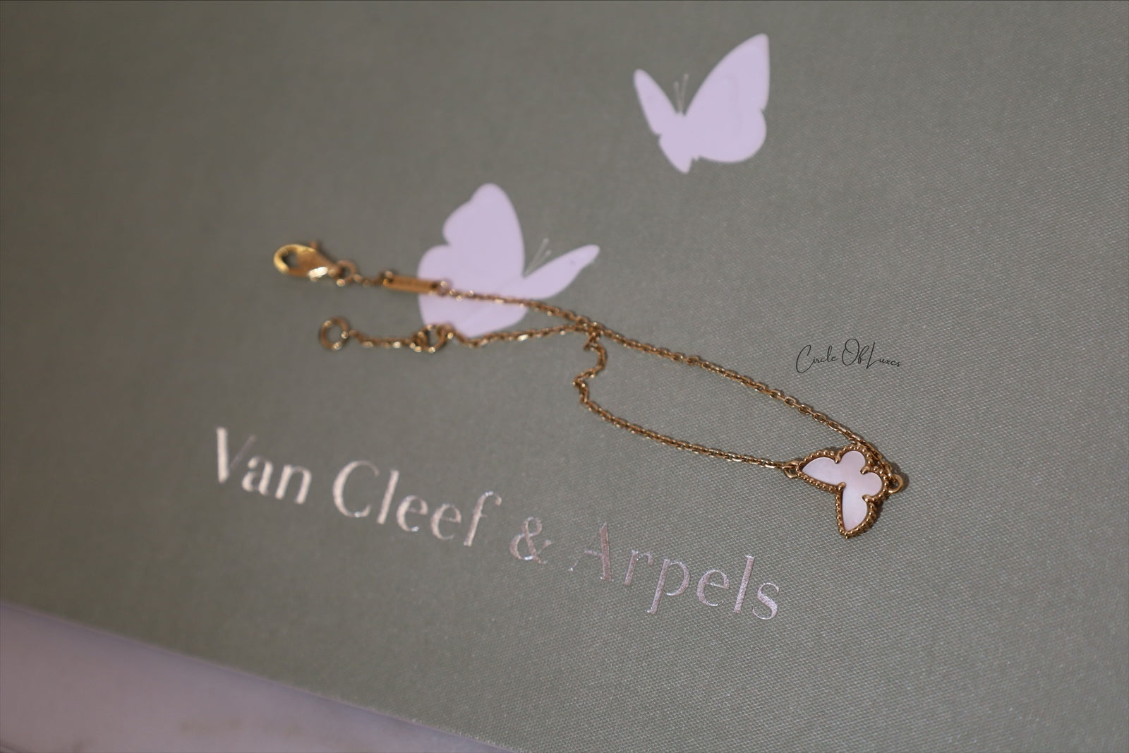 VANCLEEF  & APRELS SWEET BUTTERFLY BRACELET MOP 18k YG
