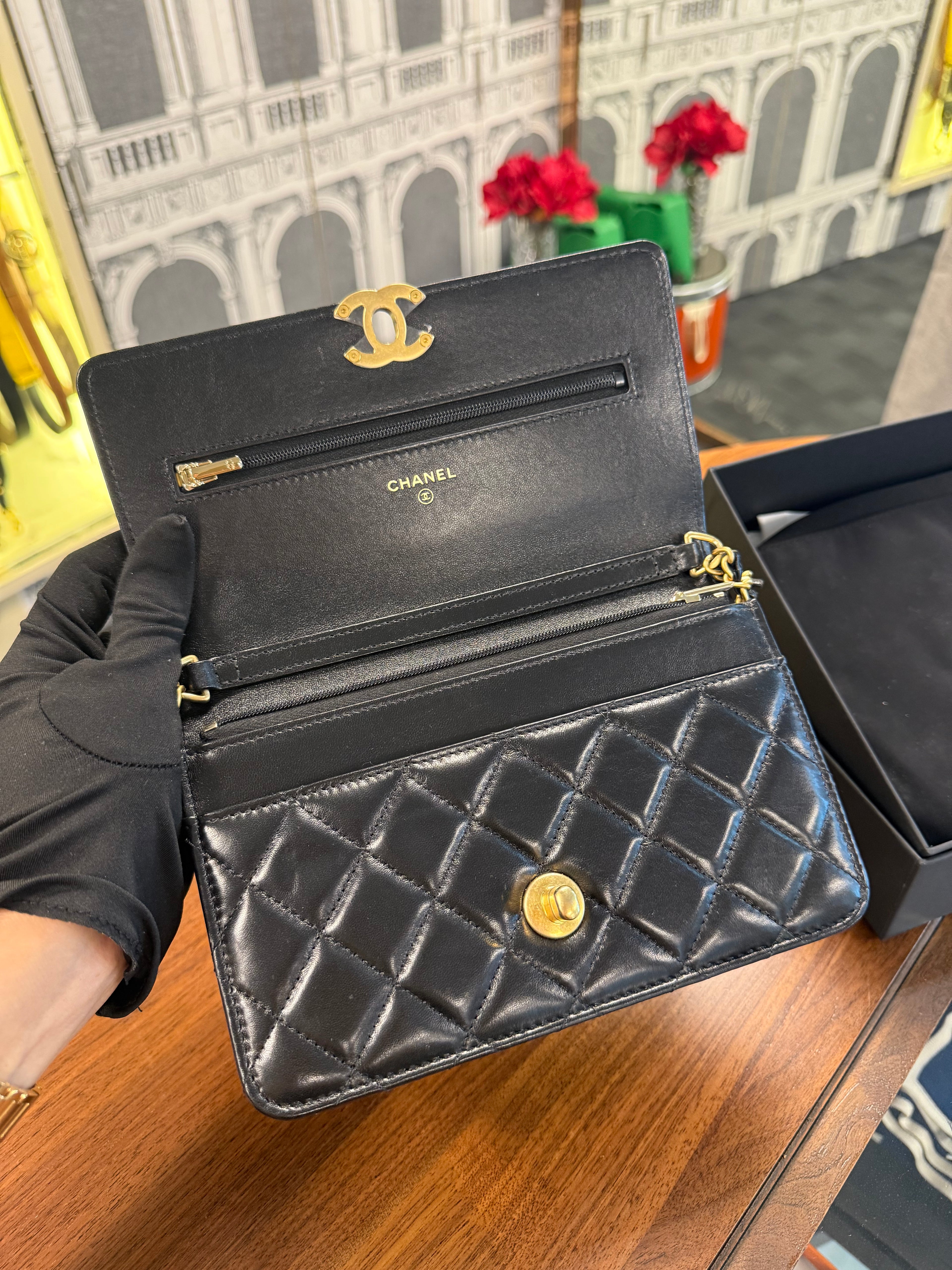 CHANEL BLACK WALLET ON CHAIN SEASONAL GHW