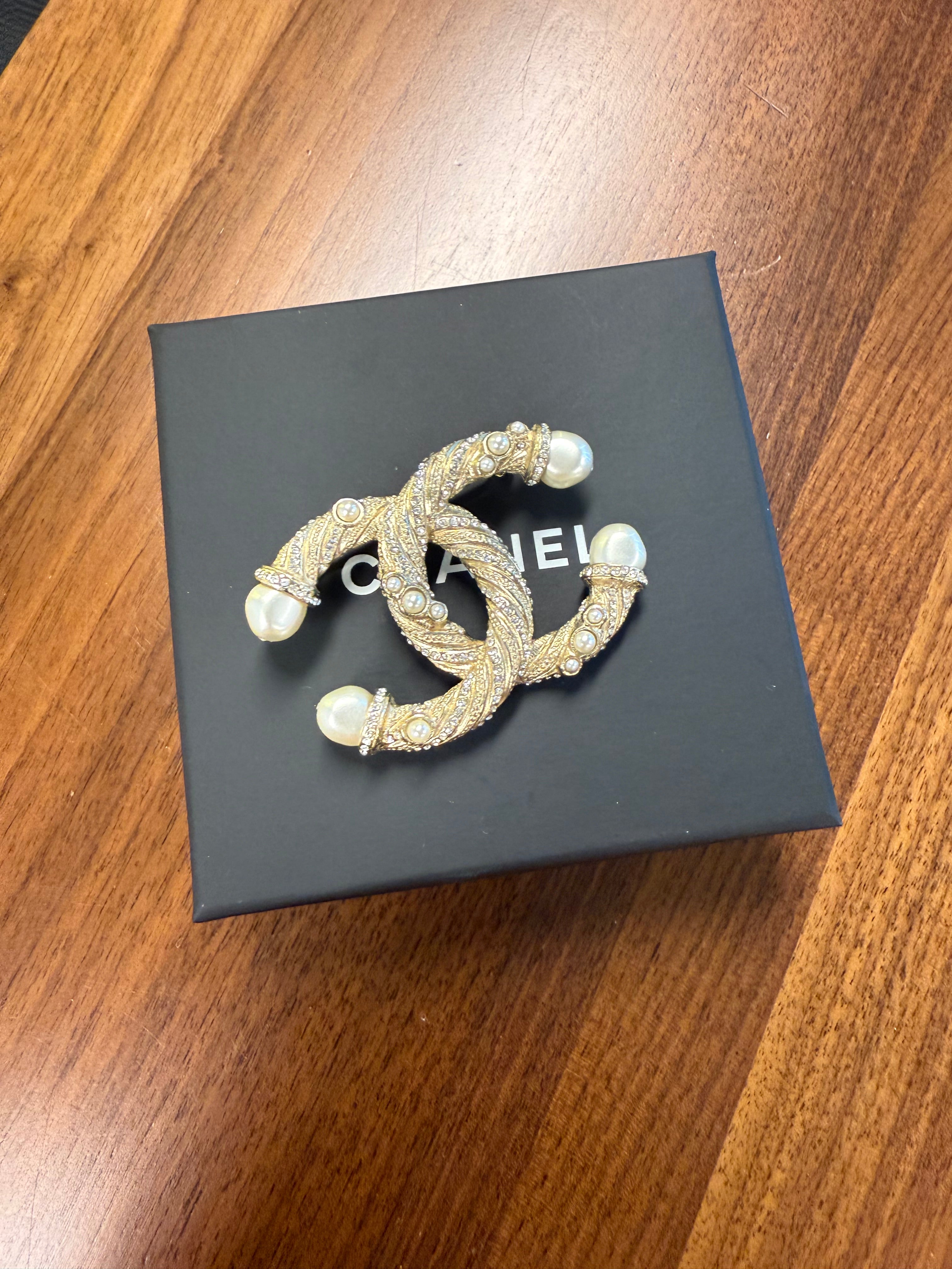 CHANEL  CC PEARL  & CRYSTAL BROOCH