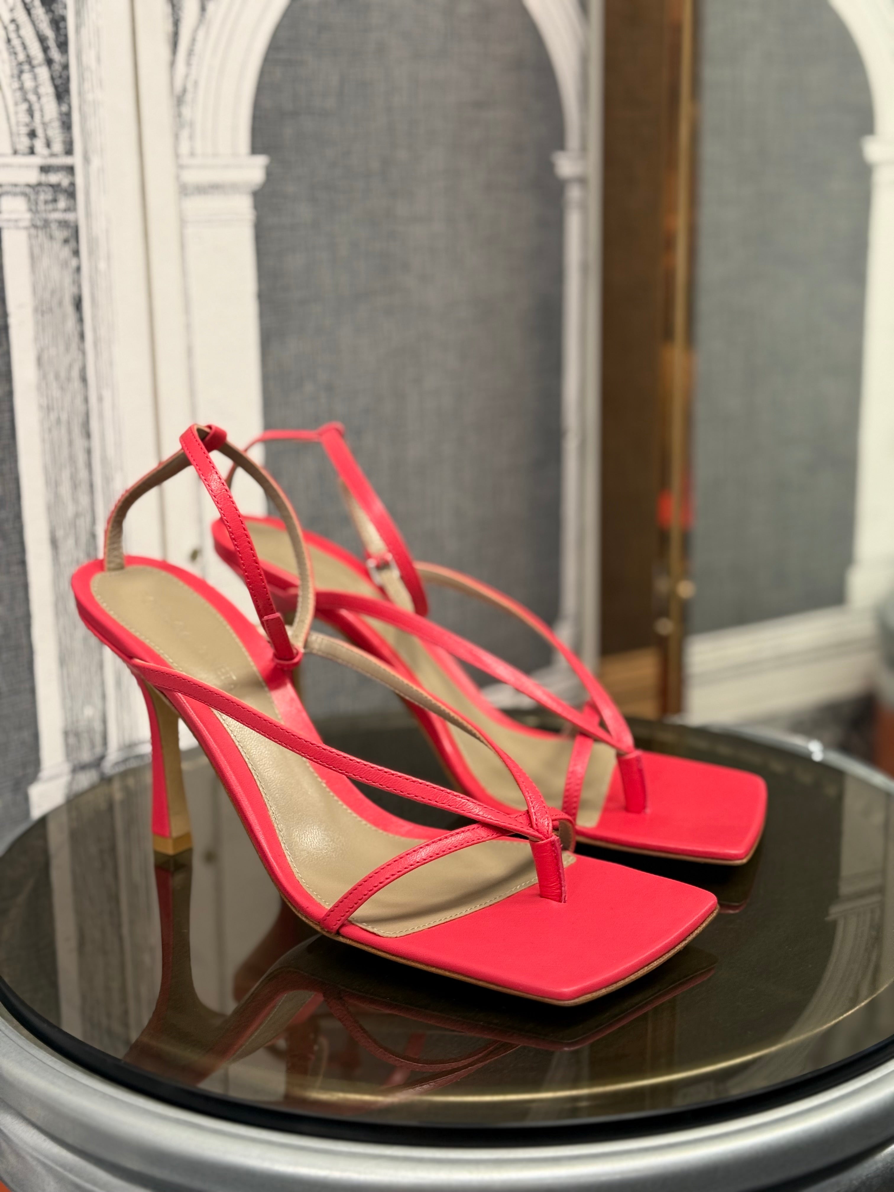 BOTTEVEGA VENETA STRETCH ATRAP SANDAL SIZE 39 (New)