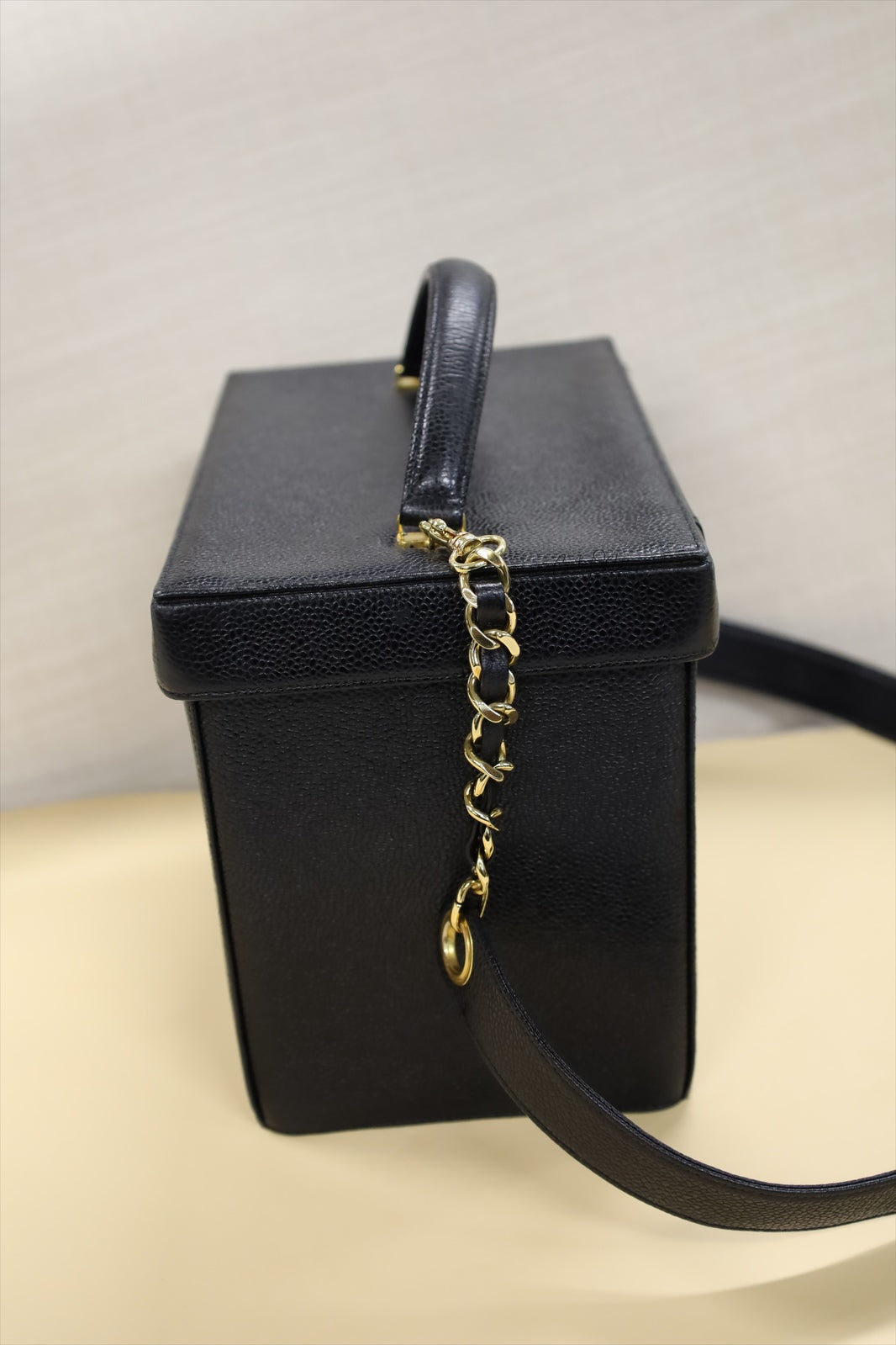 CHANEL BLACK VANITY WITH CHAIN VINTAGE CAVIAR GOLD HW