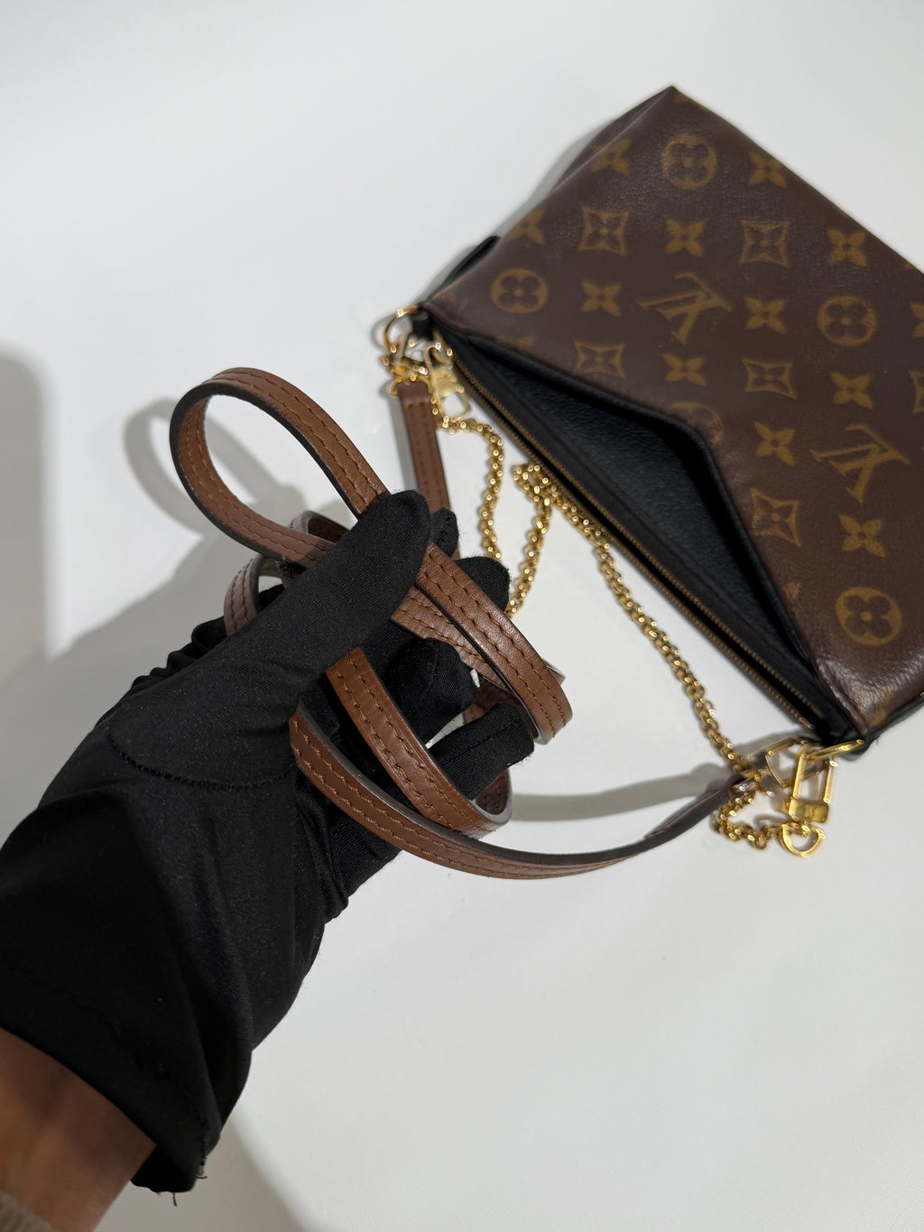 LOUIS VUITTON PALLAS MONOGRAM /NOIR CLUTCH  2