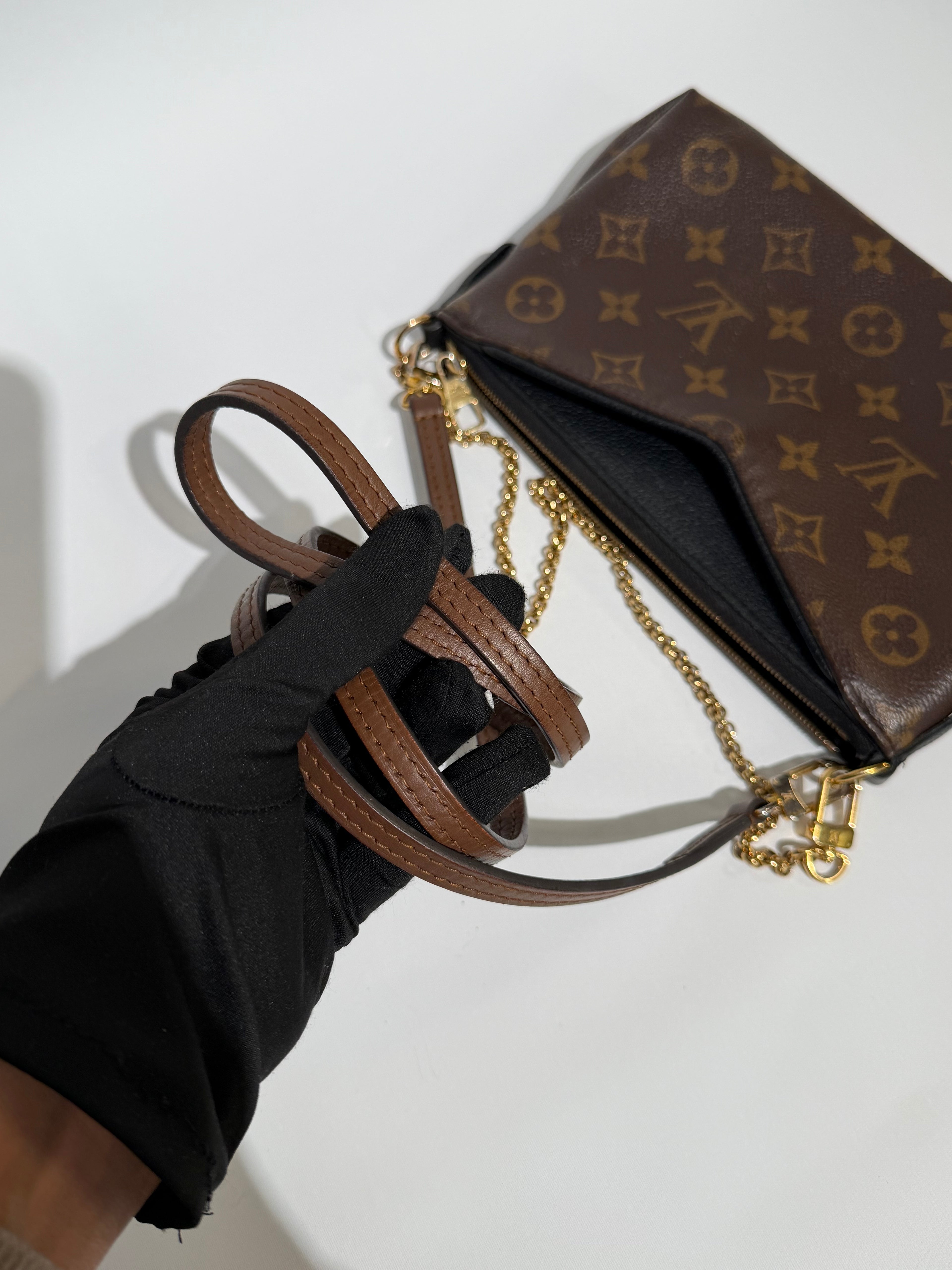 LOUIS VUITTON PALLAS MONOGRAM /NOIR CLUTCH  2