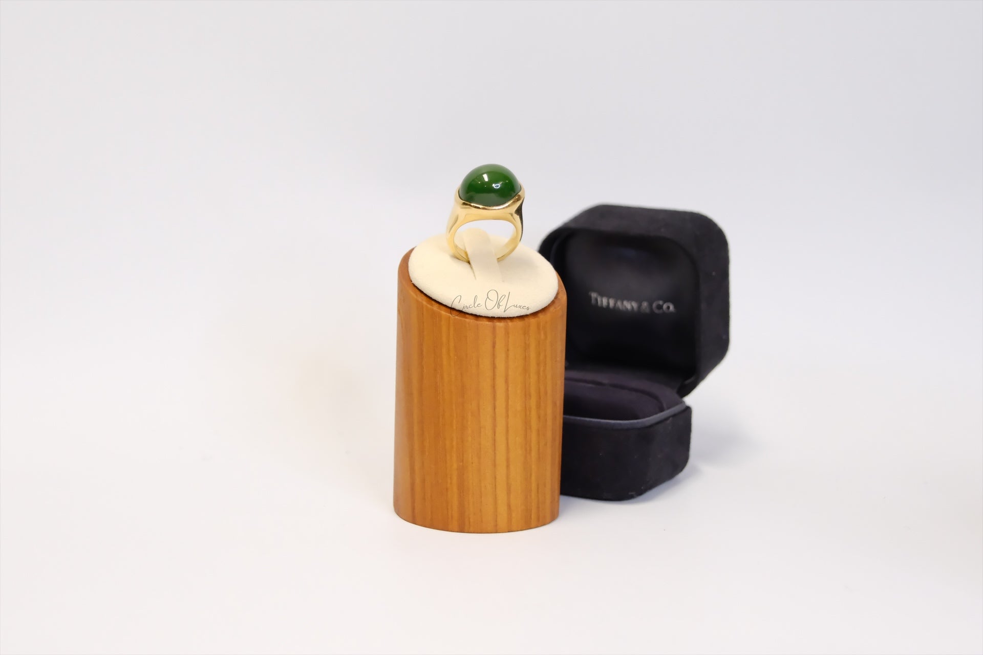 Rare TFN X Elsa Peretti™ Cabochon Ring
in Yellow Gold with Green Nephrite Jade