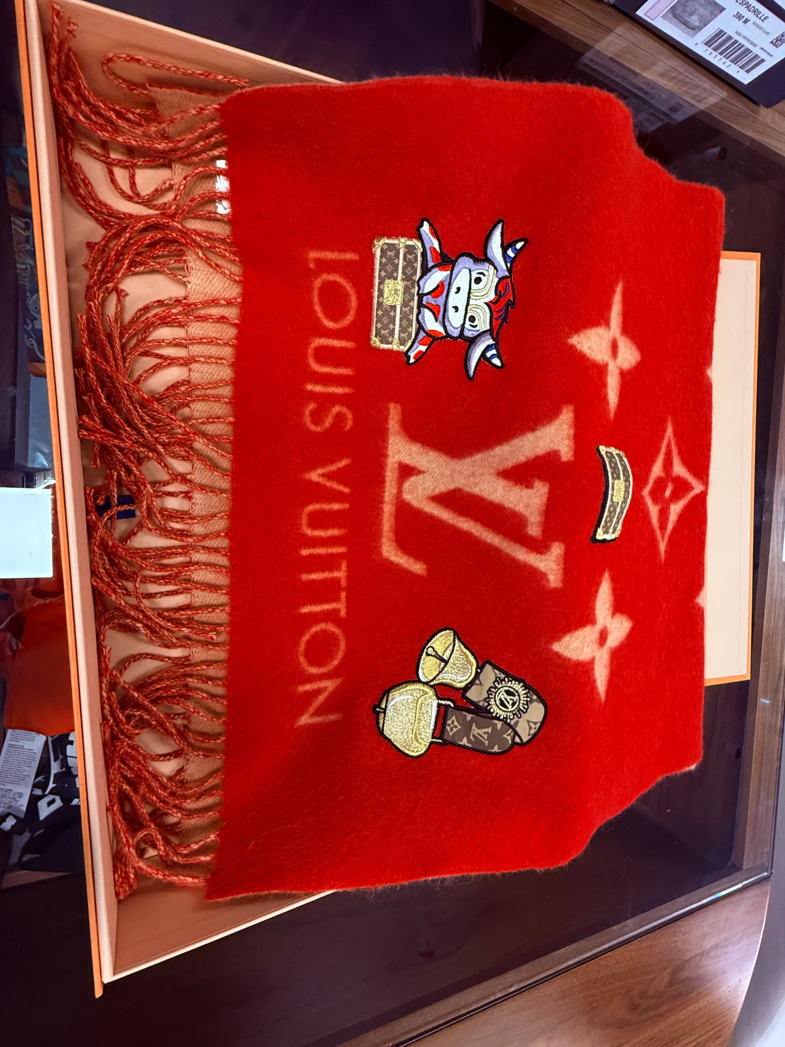 LOUIS VUITTON PRECIOUS BUFFALO 100% CASHMERE