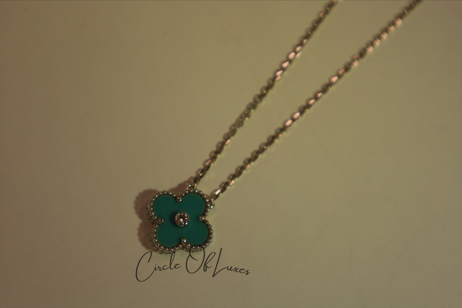 VAN CLEEF HOLIDAY PENDANT WHITE GOLD
