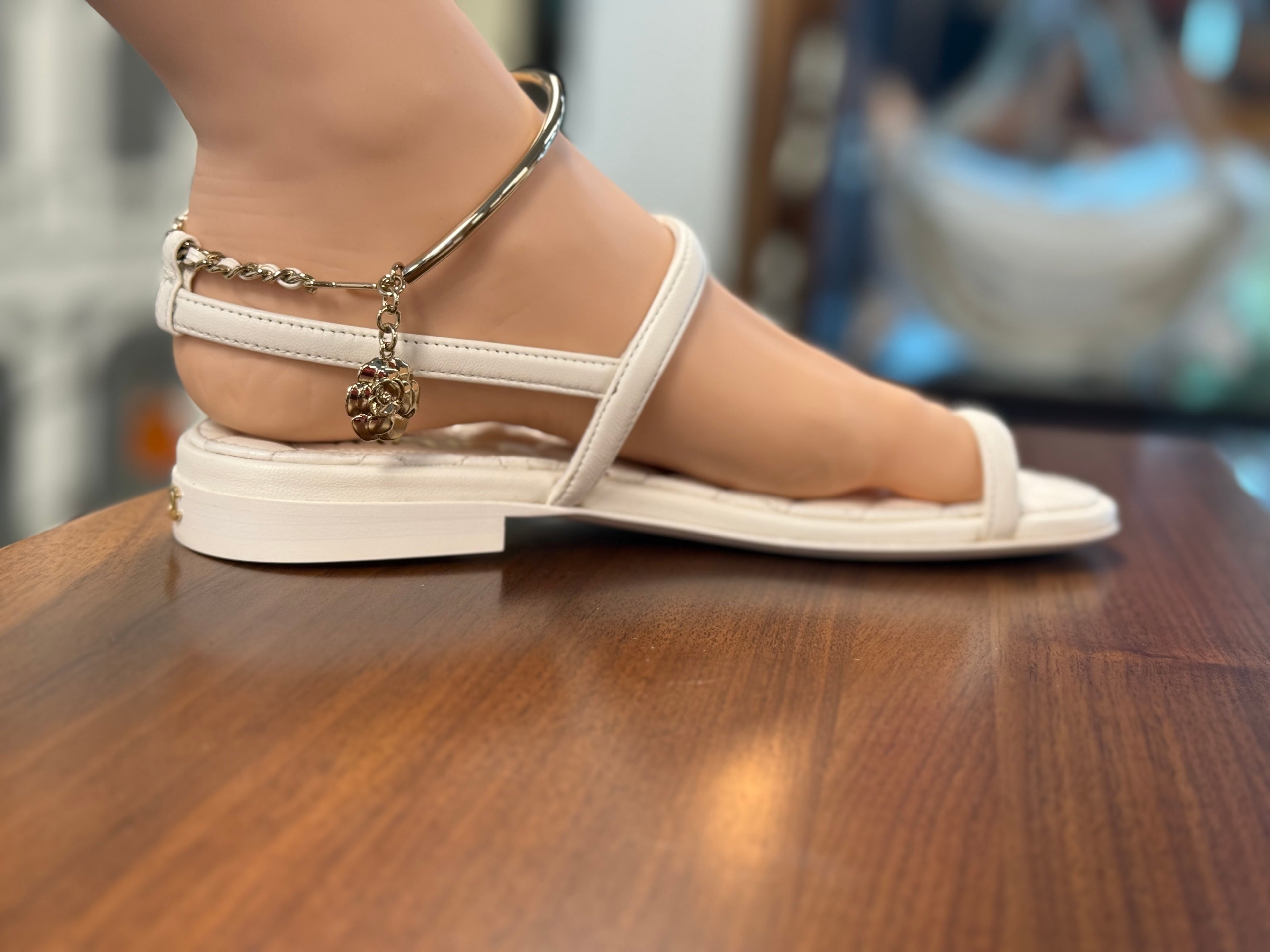 CHANEL WHITE SANDAL 36C