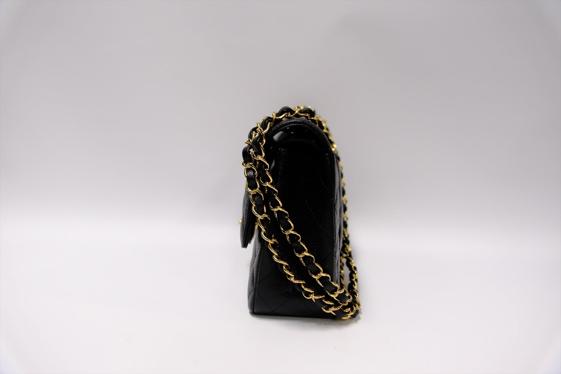 CHANEL MEDIUM CAVIAR CLASSIC FLAP BLACK GHW