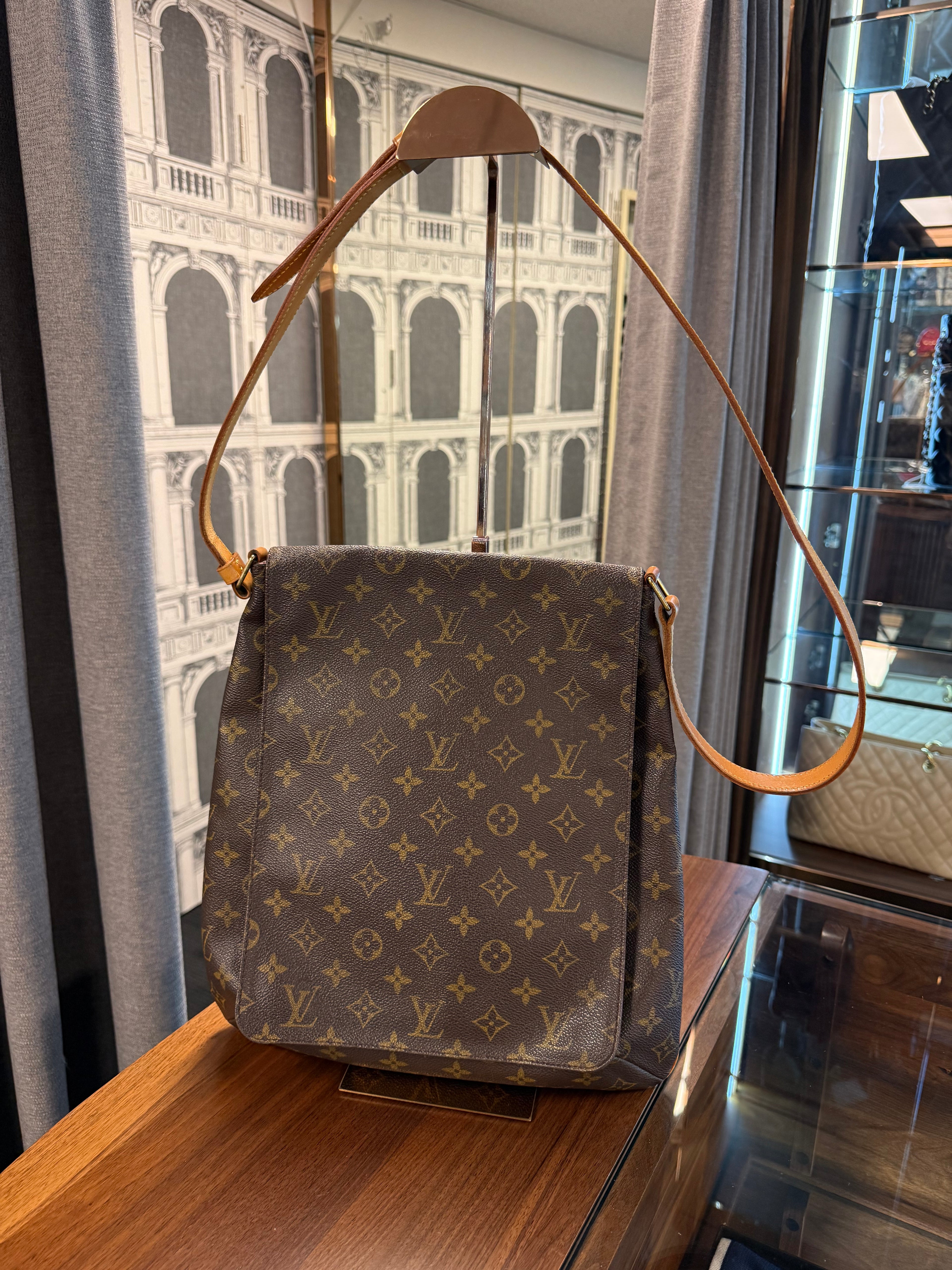 LOUIS VUITTON MUSETTE MESSENGER BAG