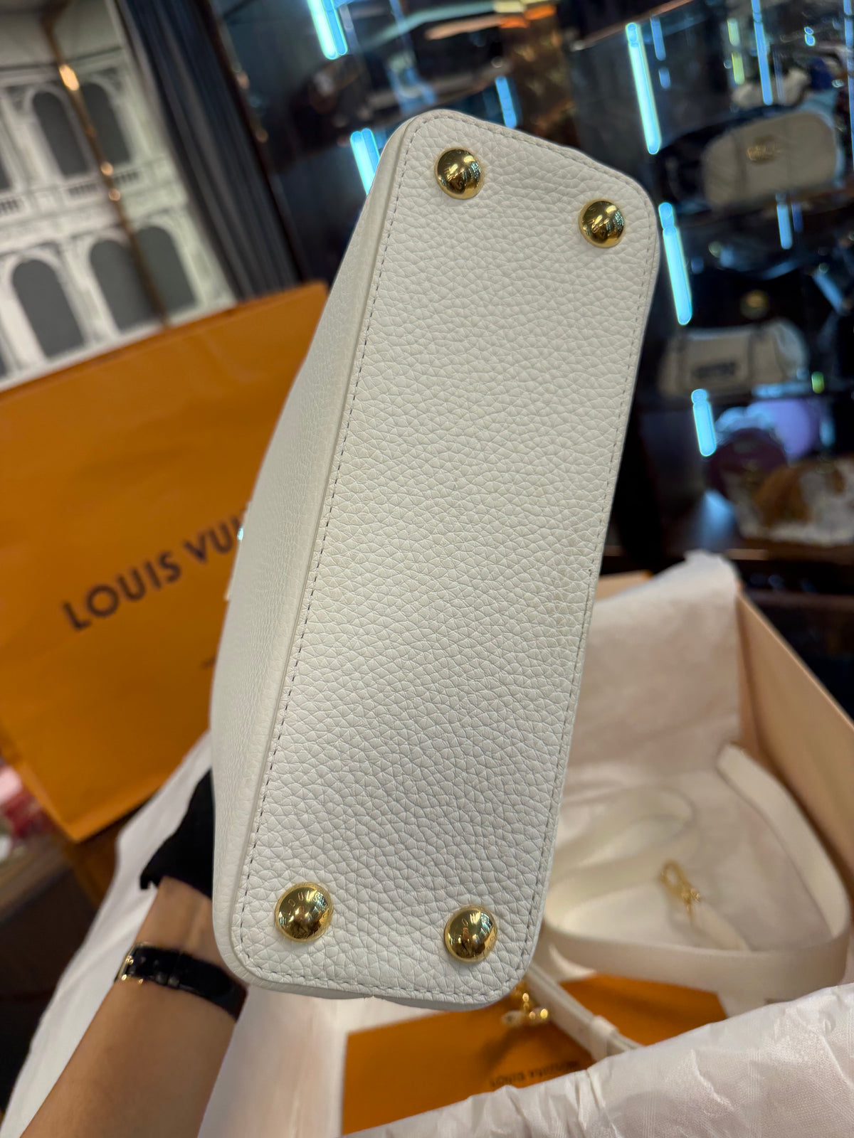 LOUIS VUITTON CAPUCINES  BB