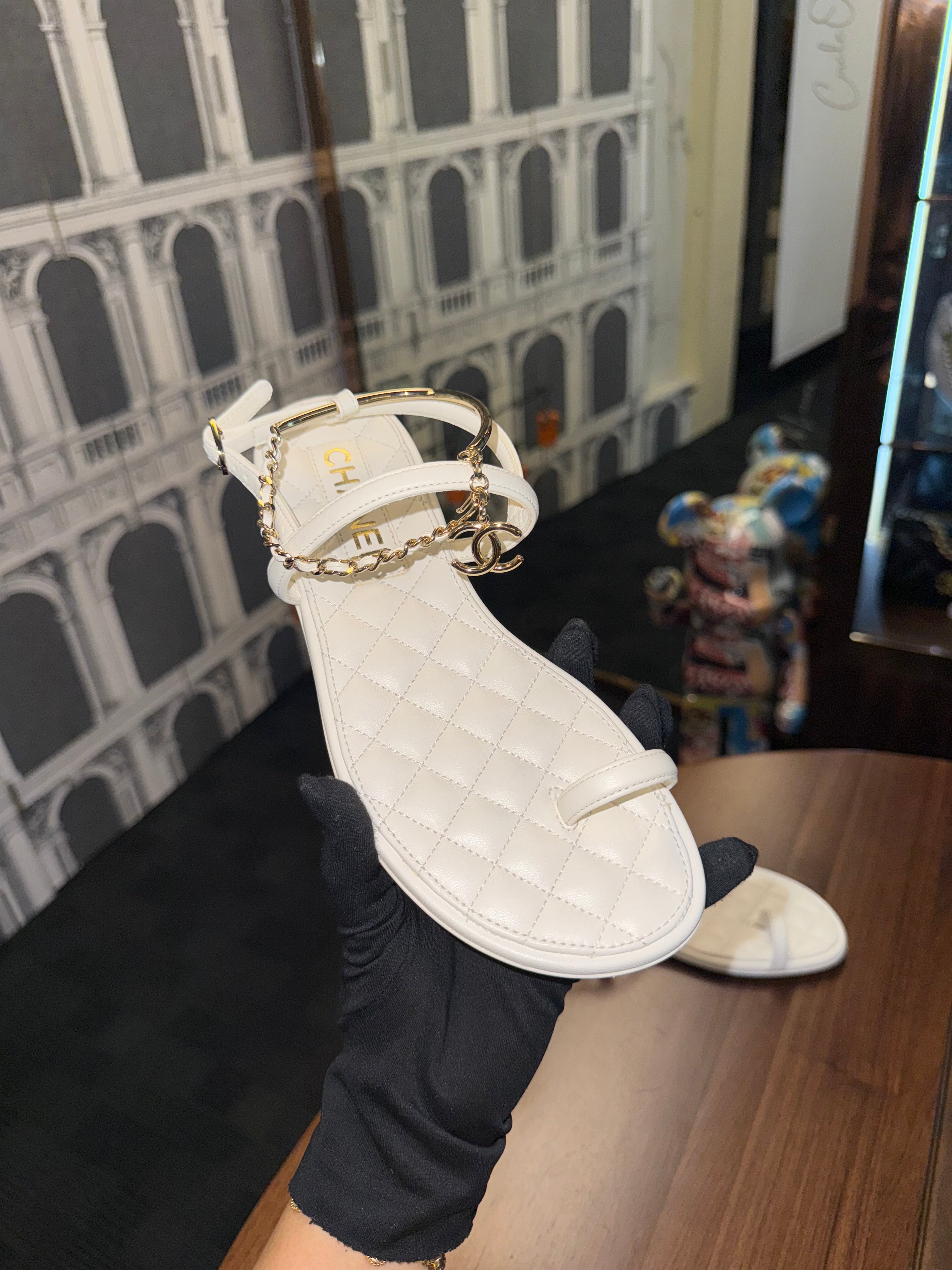 CHANEL WHITE SANDAL 36C