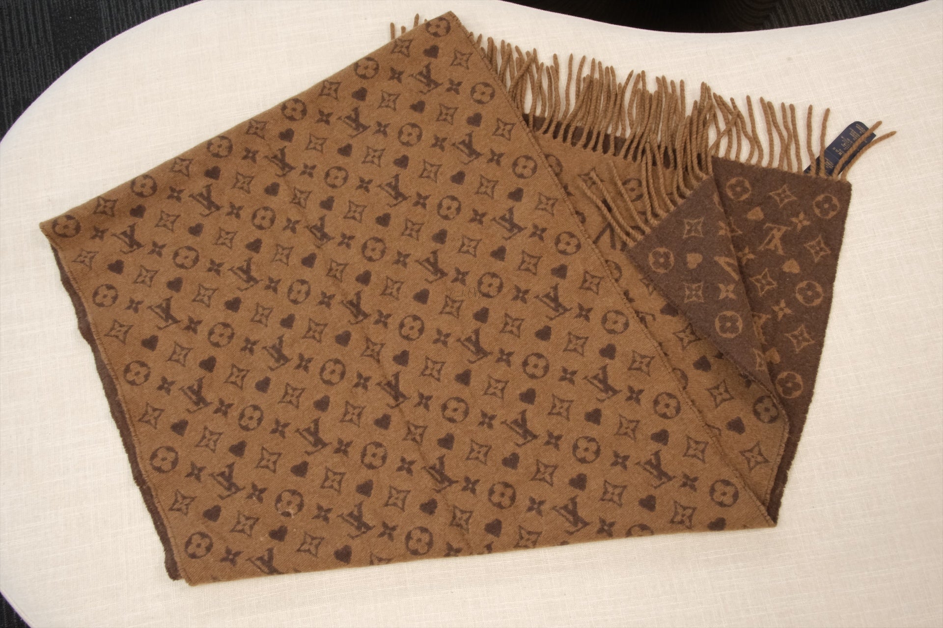 LOUIS VUITTON BROWN CASHMERE GAME ON FRINGE SCARF