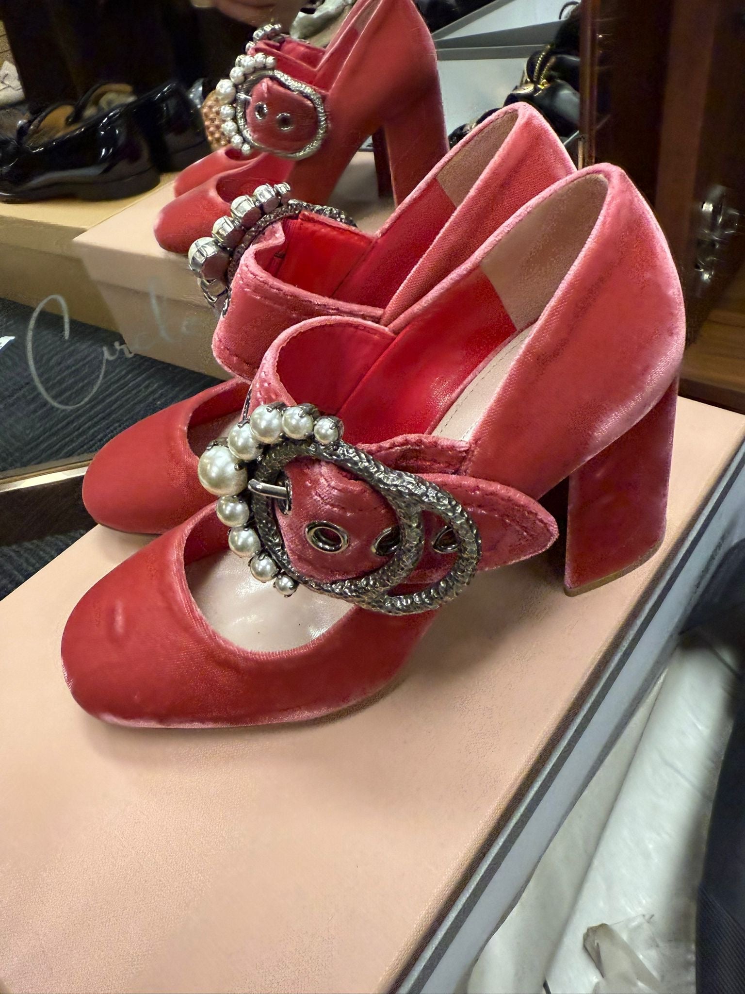 MIU MIU VELEVET PINK PEARL PUMP SIZE 35