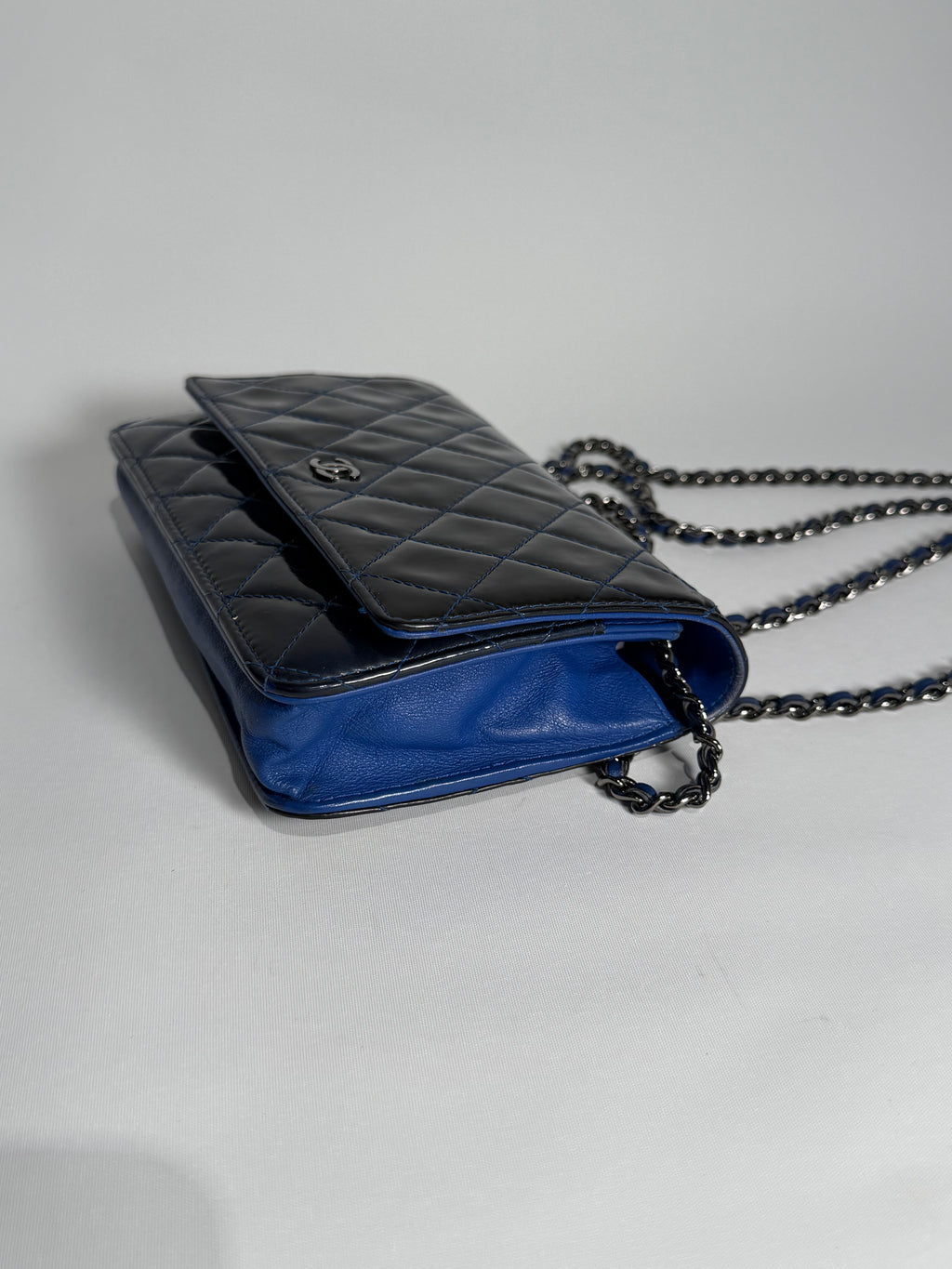 CHANEL WALLET ON CHAIN BLUE /GREEN PATTERN SHW
