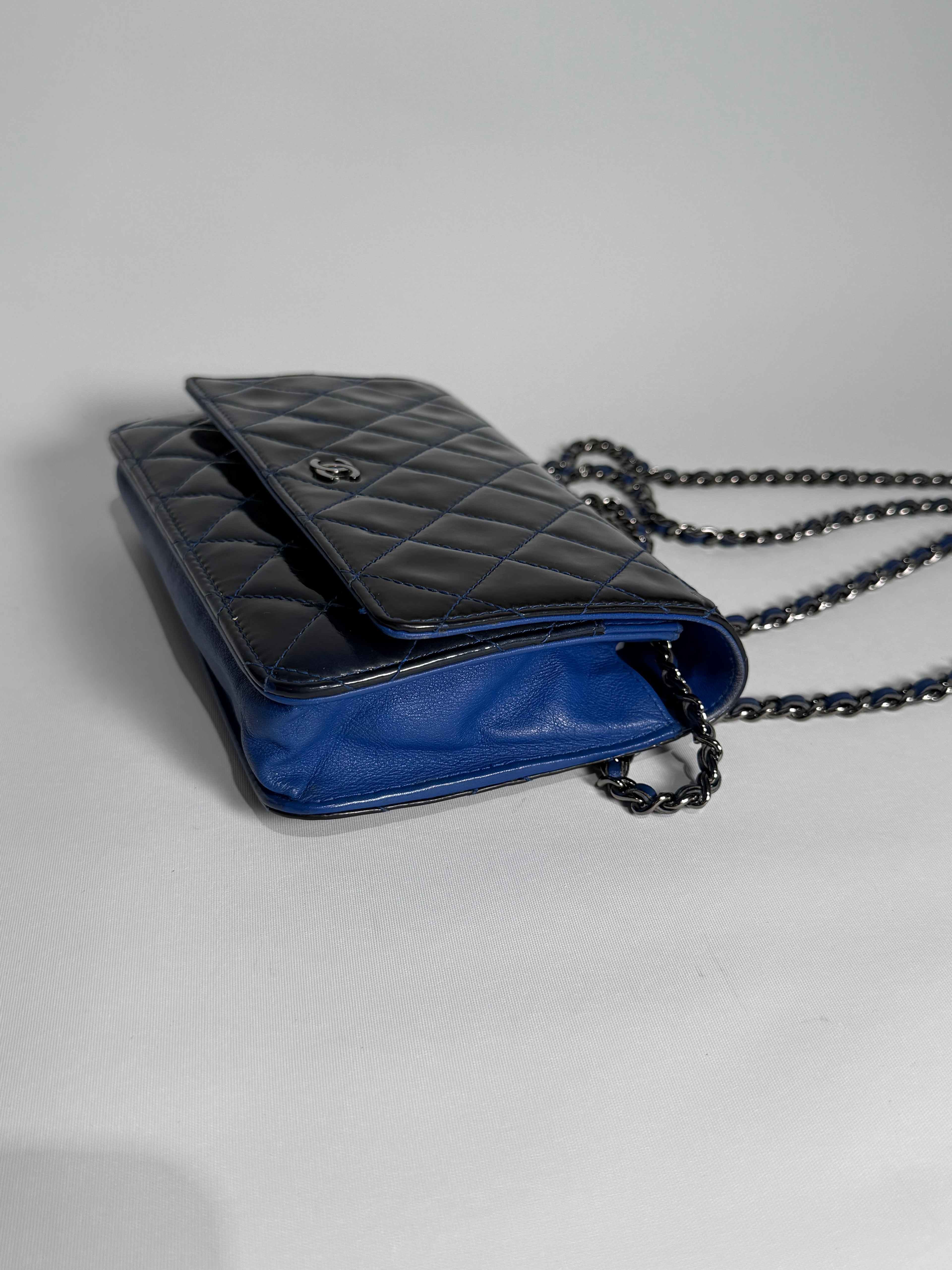 CHANEL WALLET ON CHAIN BLUE /GREEN PATTERN SHW