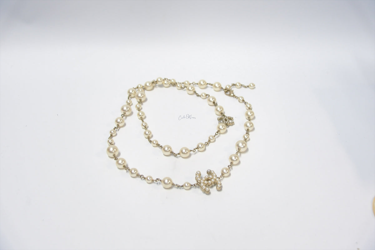 CHANEL LONG NECKLACE PEARL CC LOGO