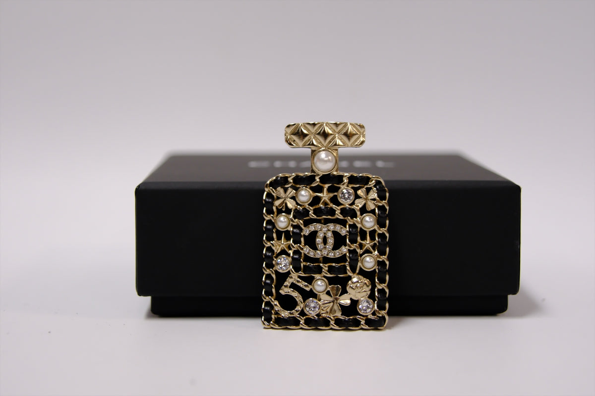 CHANEL PEFURME BOTTLE BROOCH METAL,PEARL,CRYSTAL