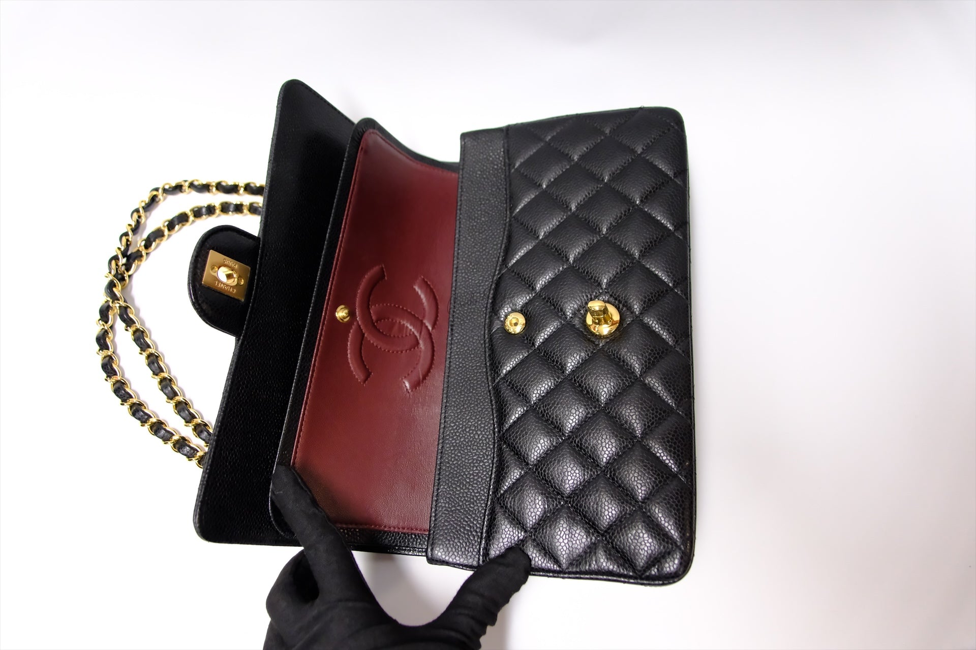 CHANEL MEDIUM CAVIAR CLASSIC FLAP BLACK GHW