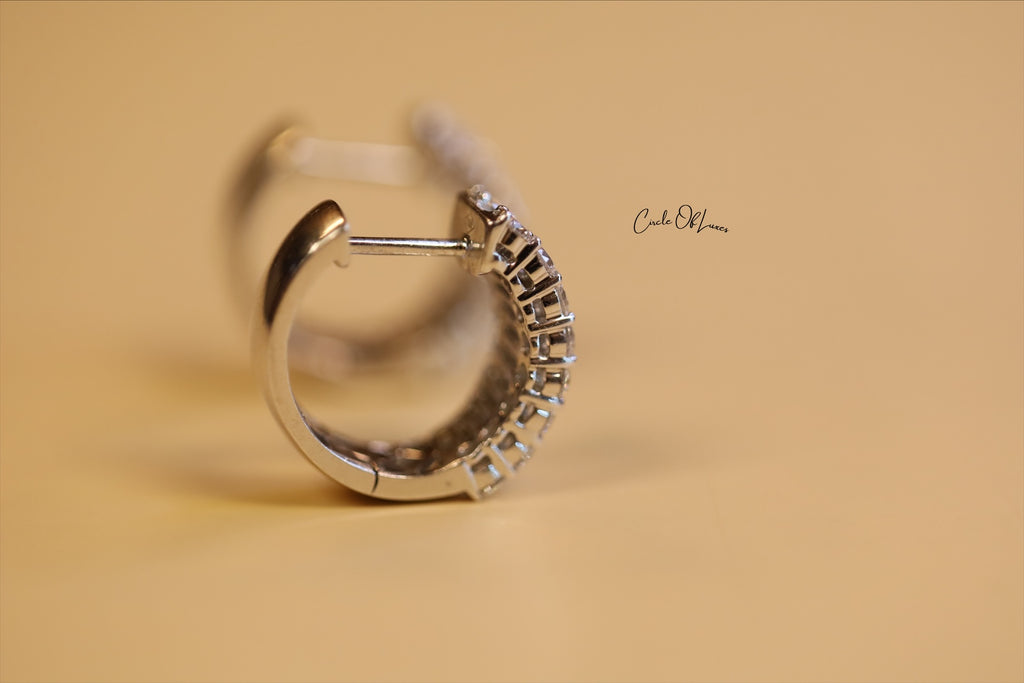 18ct WHITE GOLD CLAW SET ROUND BRILLIANT & BAGUETTE DIAMONDS EARRING