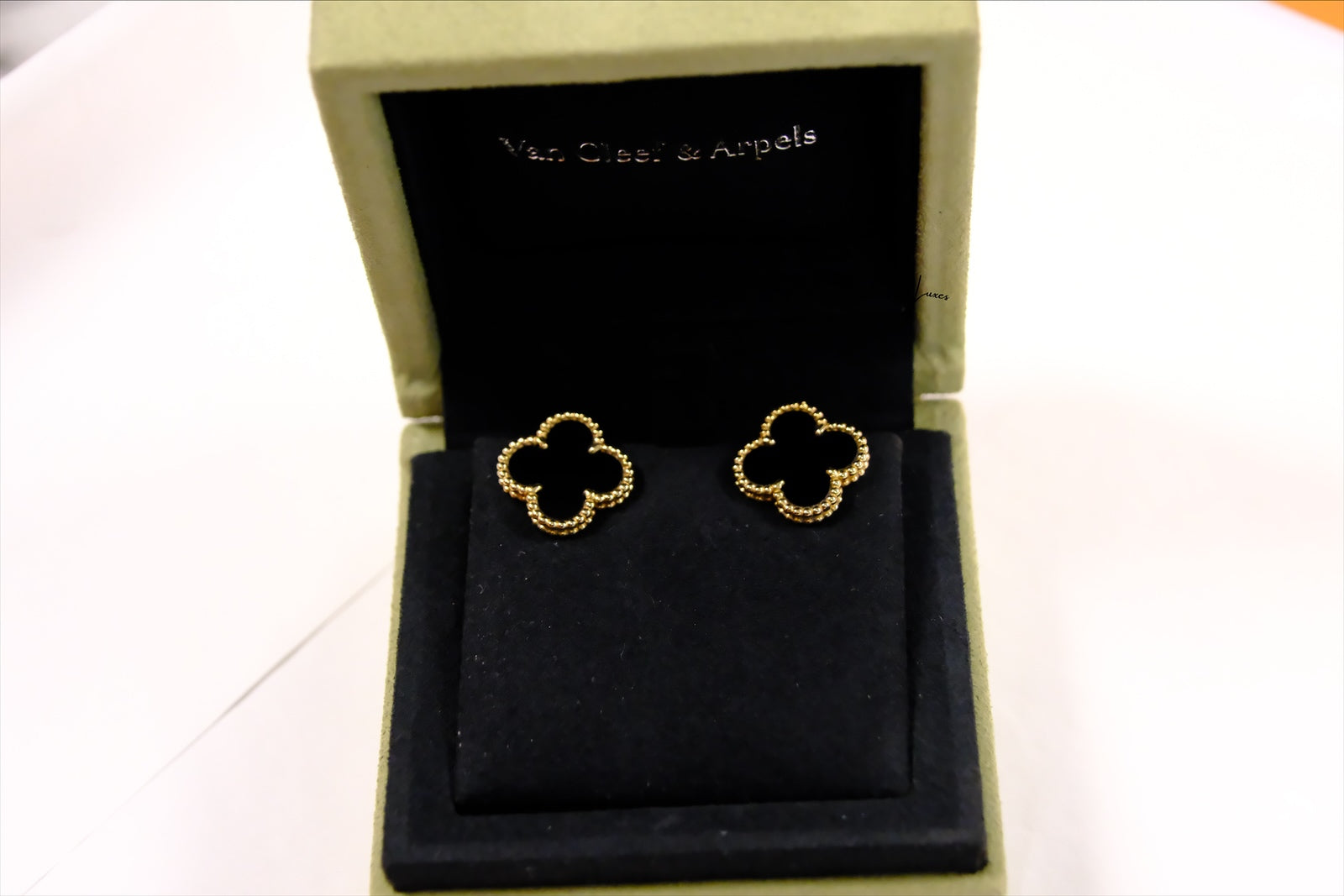 VANCLEEF & ARPELS ONYX VINTAGE EARRING GHW