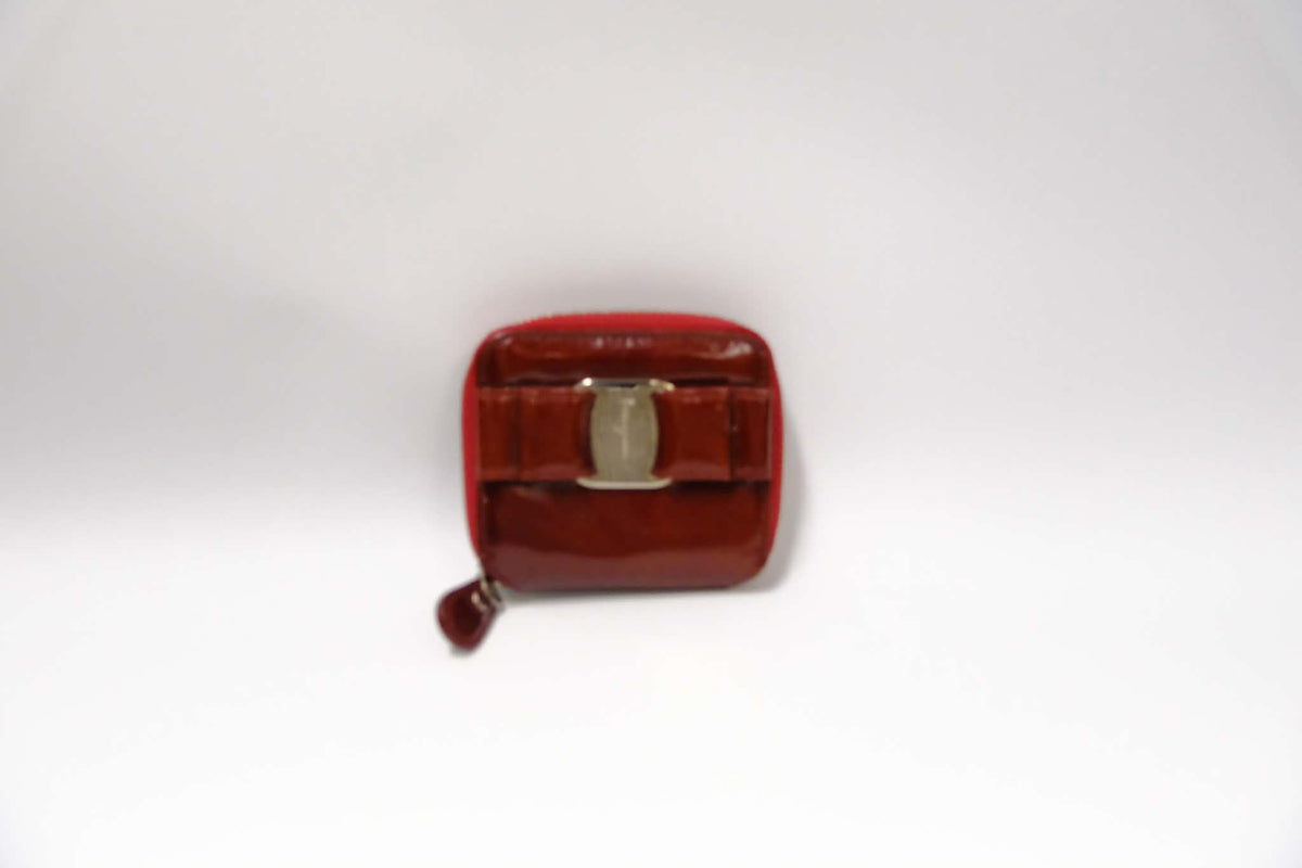 SALVATORE FERRAGAMO VARA BOW PATENT LEATHER ZIPPY COIN PURSE