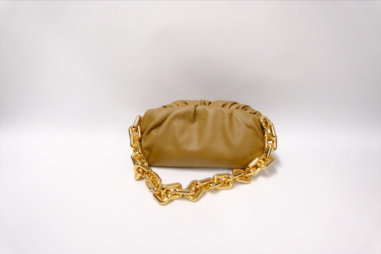 BOTTEVEGA CHAIN POUCH CARAMEL LEATHER BAG