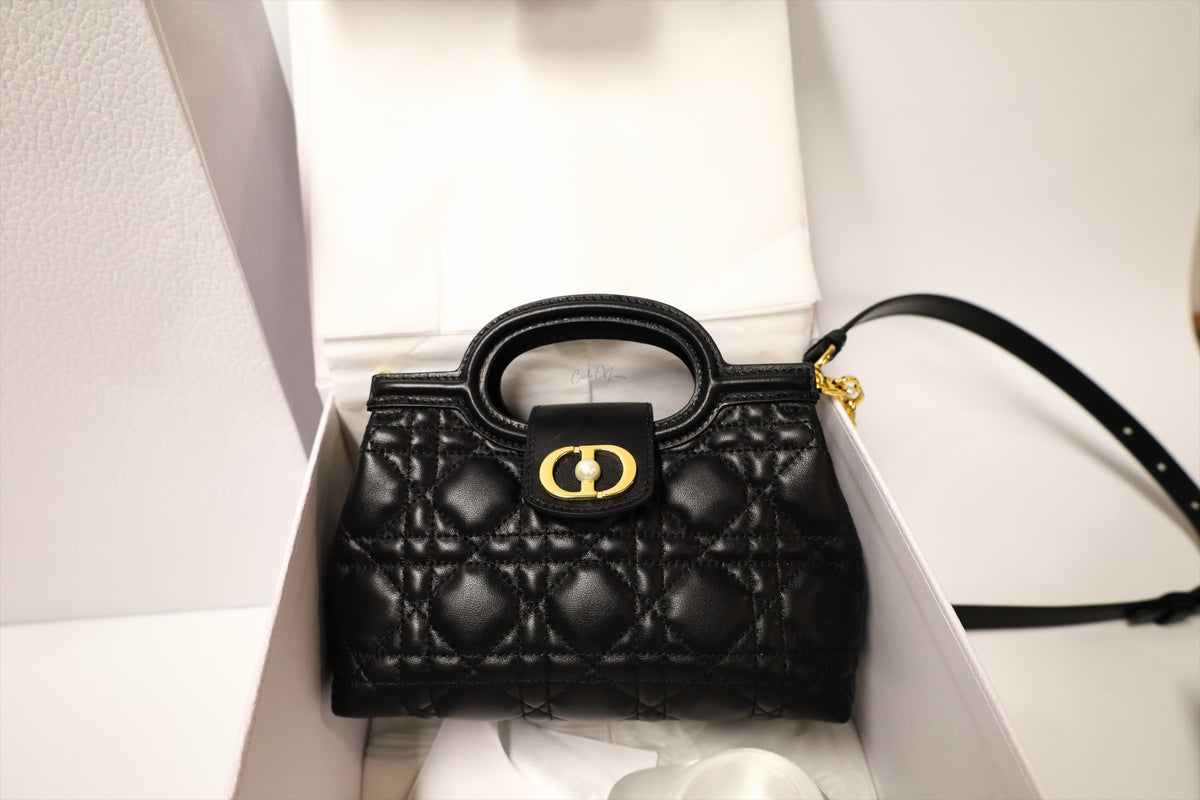 CHRISTIAN DIOR