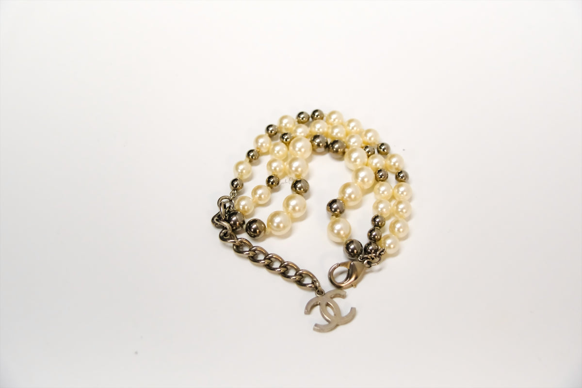 CHANEL B16s PEARL STRAND BEAD BRACLET SHW