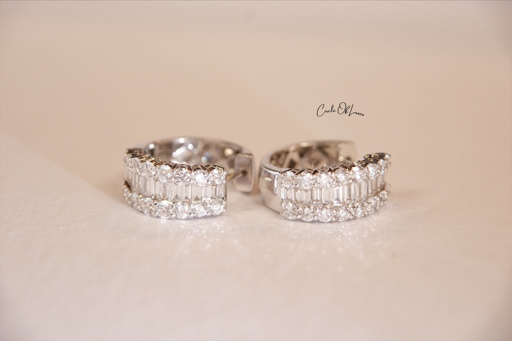 18ct WHITE GOLD CLAW SET ROUND BRILLIANT & BAGUETTE DIAMONDS EARRING