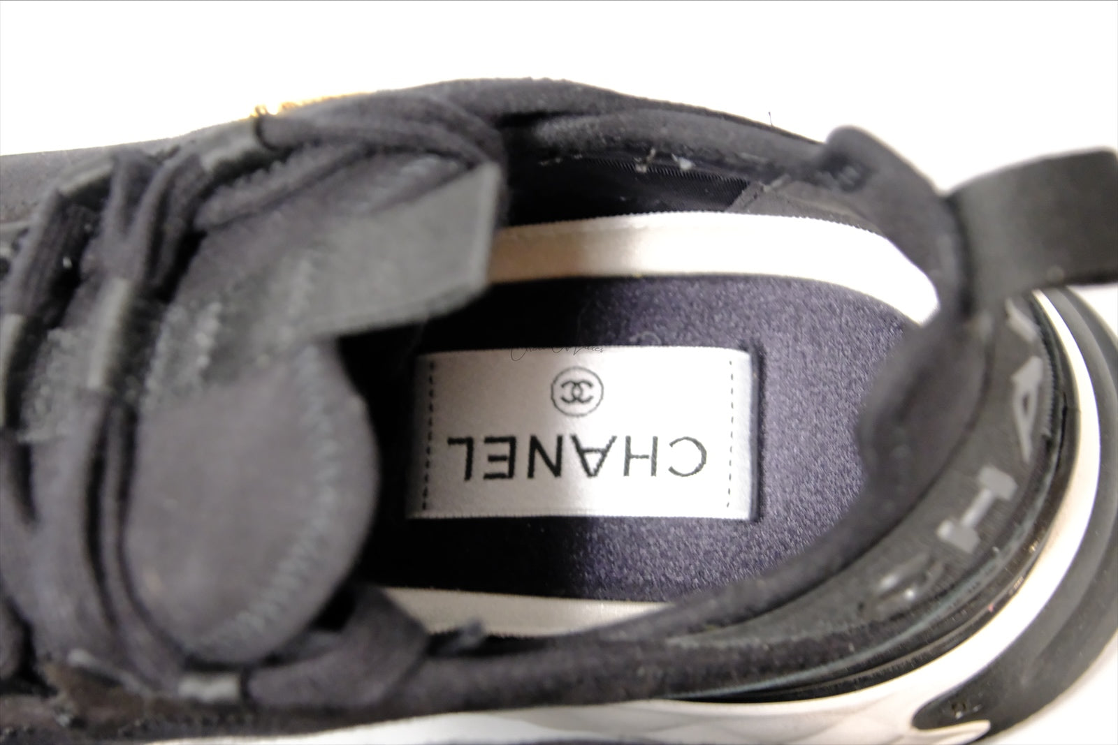 CHANEL CLASSIC SNEAKER 37.5