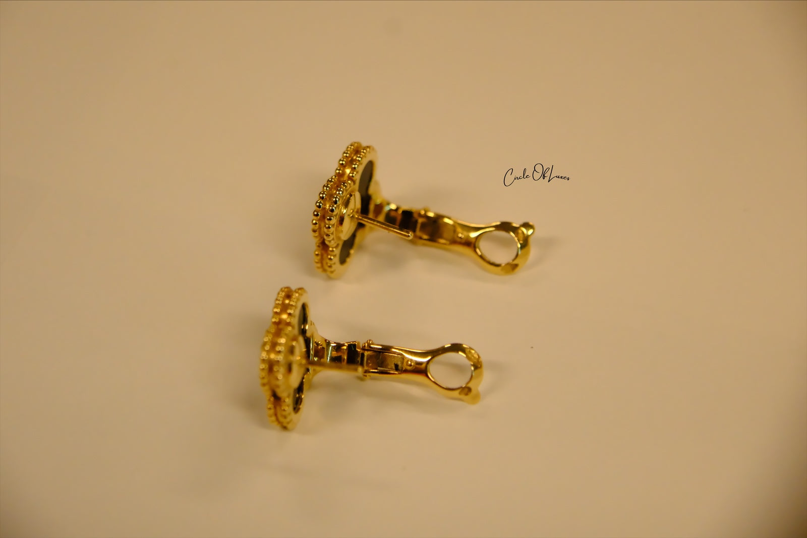 VANCLEEF & ARPELS ONYX VINTAGE EARRING GHW