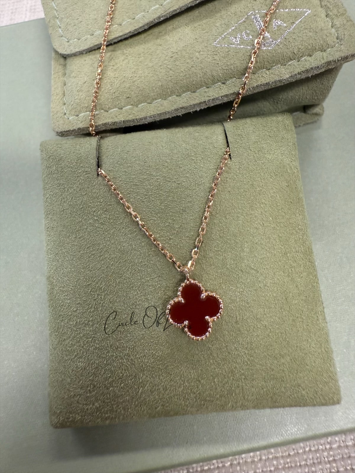 VANCLEEF & ARPELS SWEET PENDANT CARNELIAN  RHHW