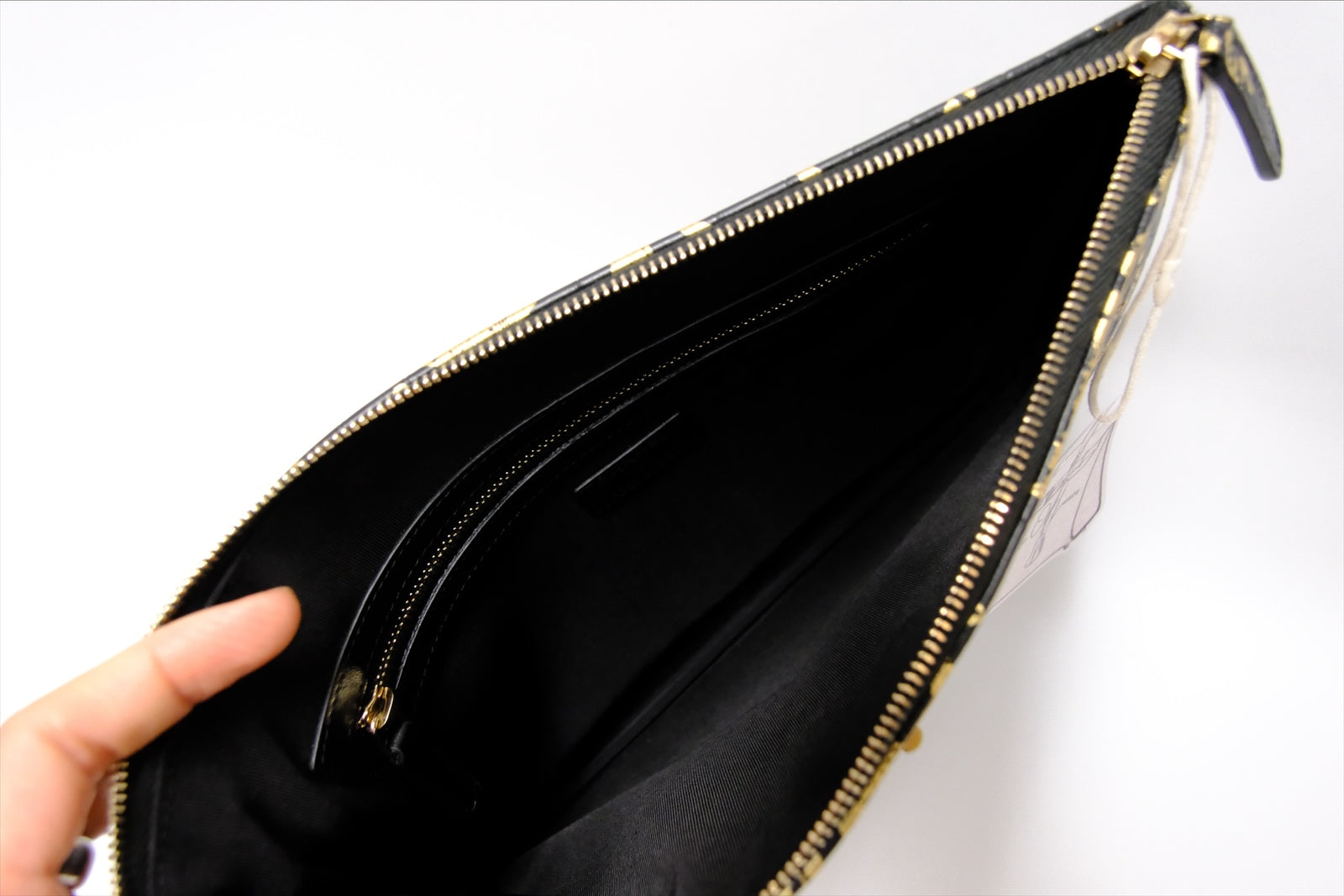 CHANEL 19A EGYPT PARIS -NEW YORK CLUTCH GRAFFITI LEATHER