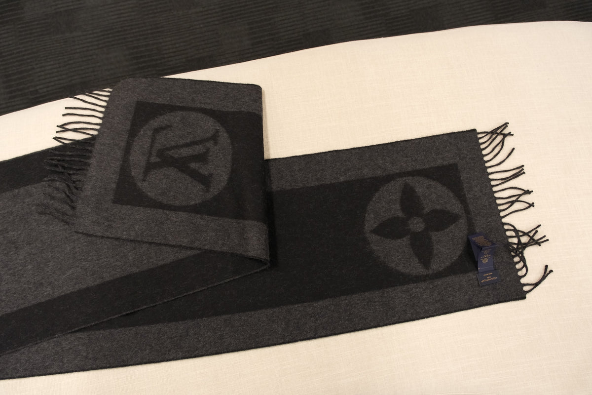 LOUIS VUITTON SCRAF