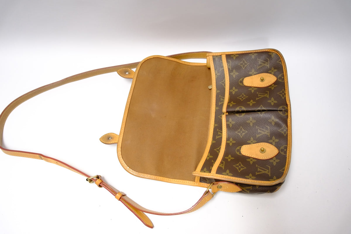 Louis Vuitton Vintage Monogram Gibeciere MM Shoulder Bag